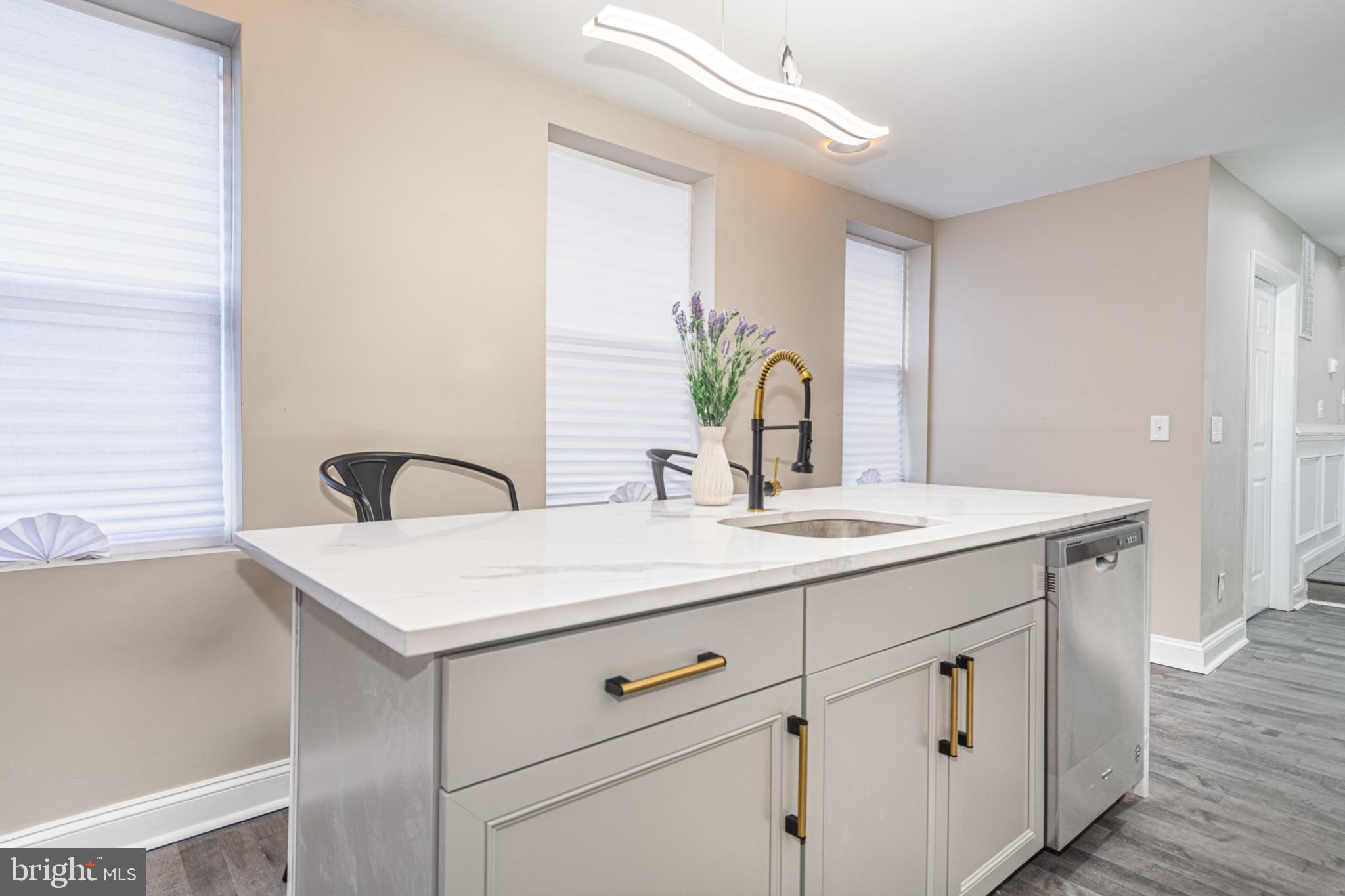 HOLLINS MARKET - Residential