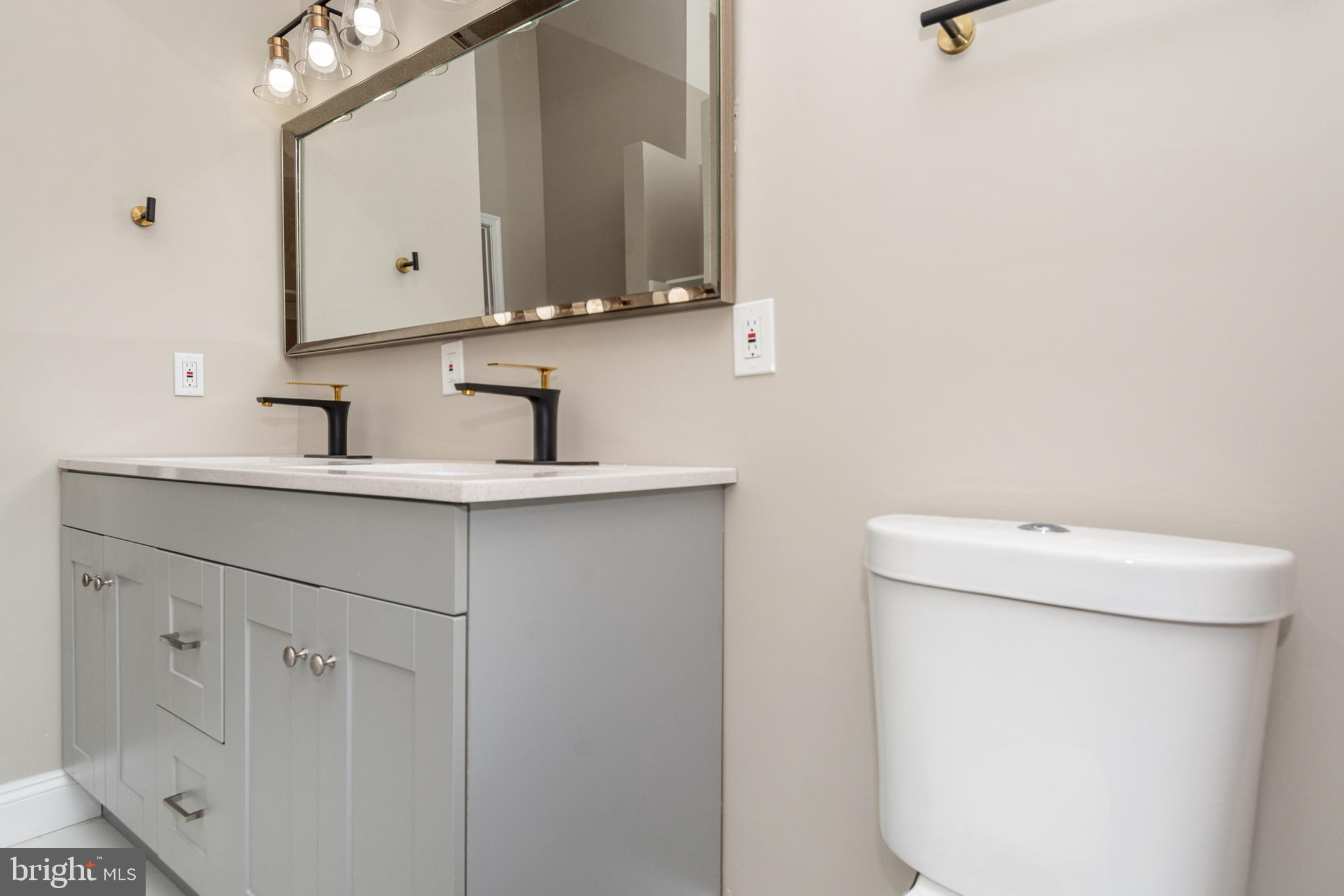 HOLLINS MARKET - Residential