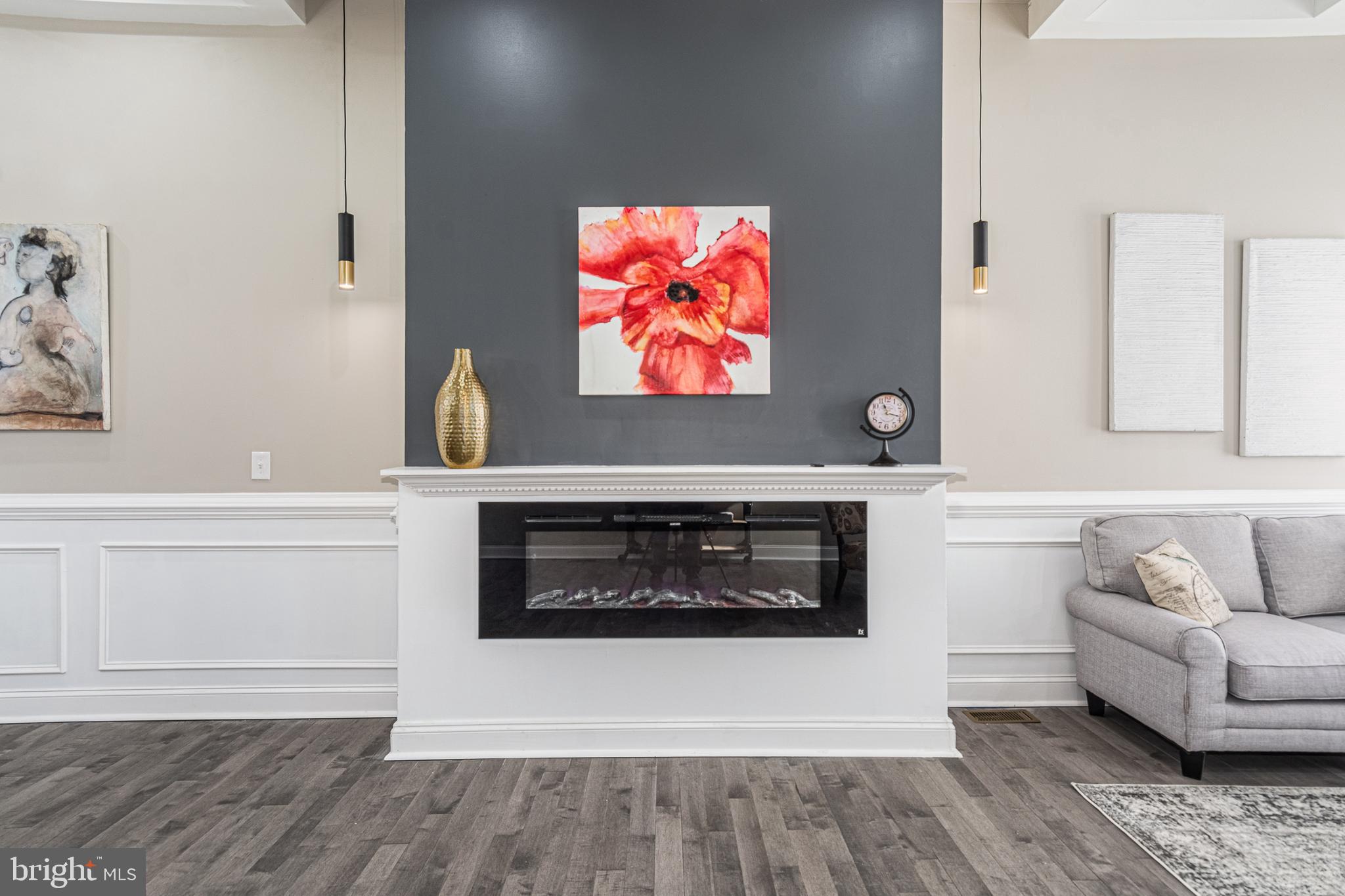 HOLLINS MARKET - Residential