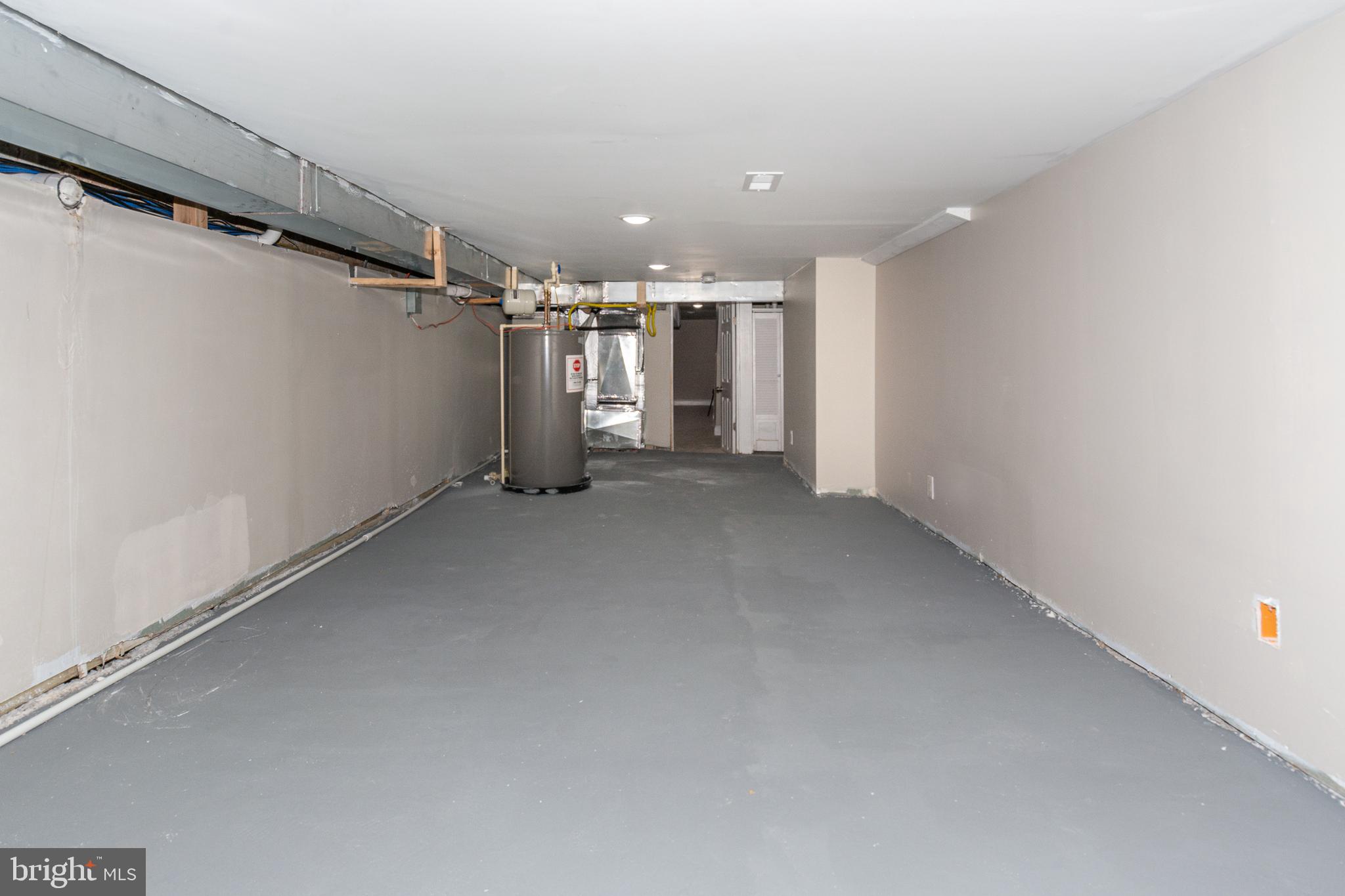 HOLLINS MARKET - Residential