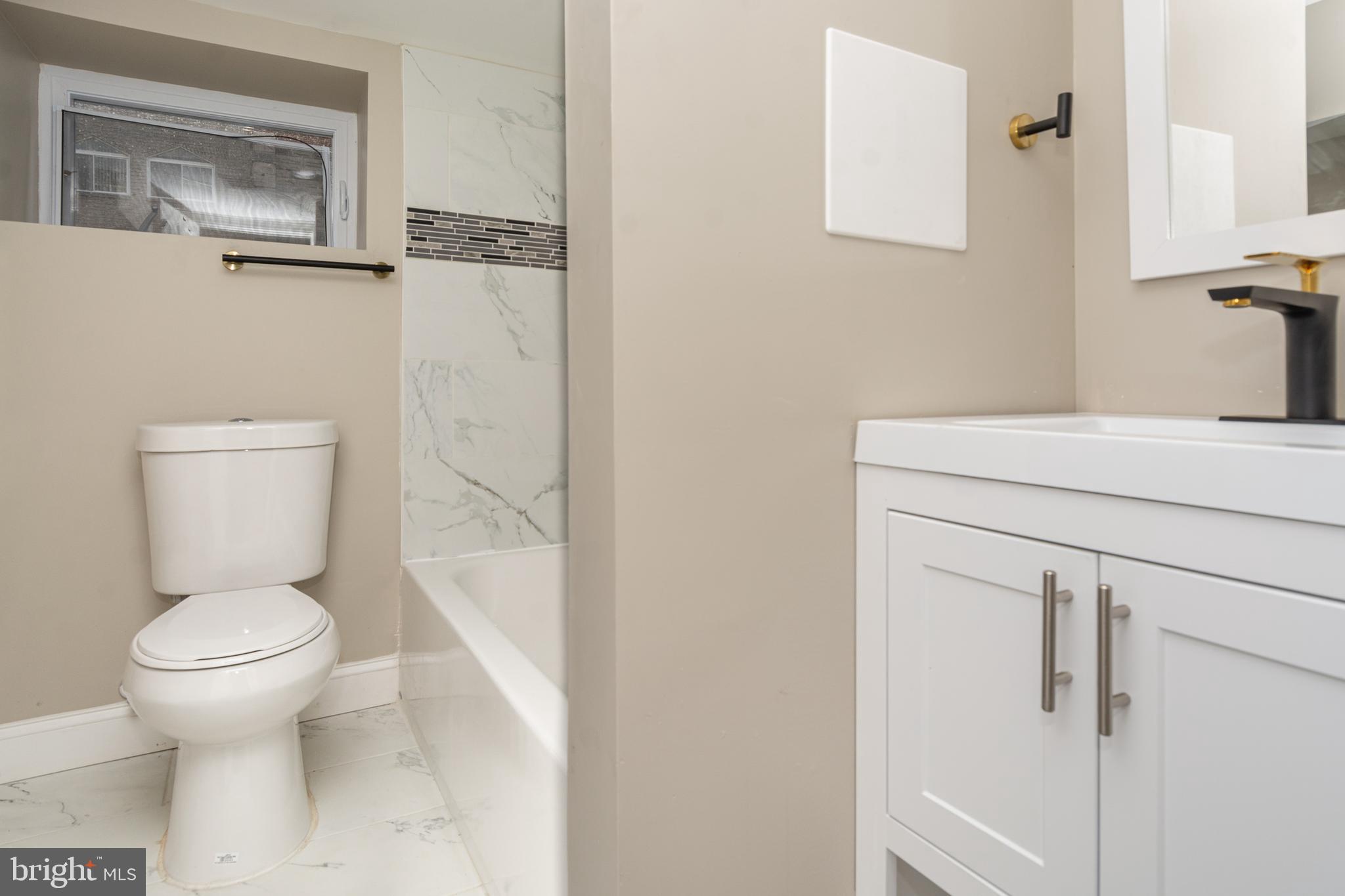 HOLLINS MARKET - Residential