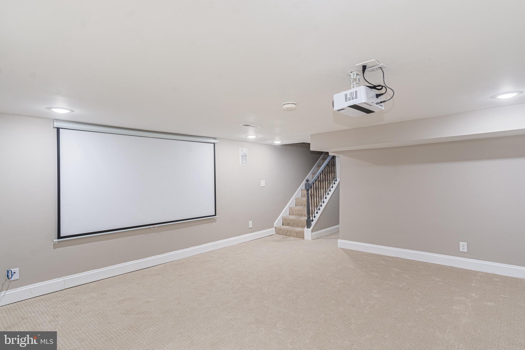 HOLLINS MARKET - Residential