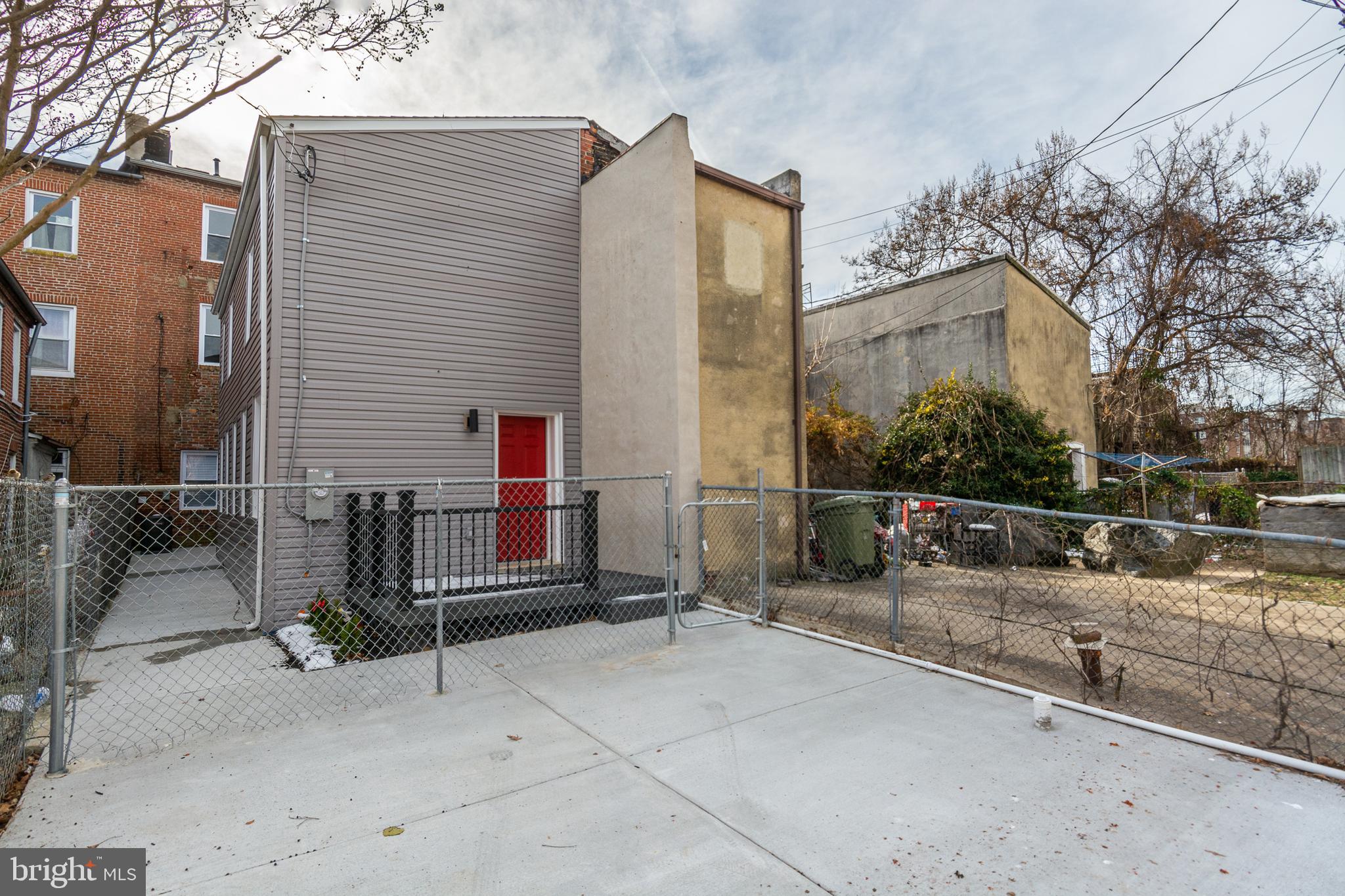 HOLLINS MARKET - Residential