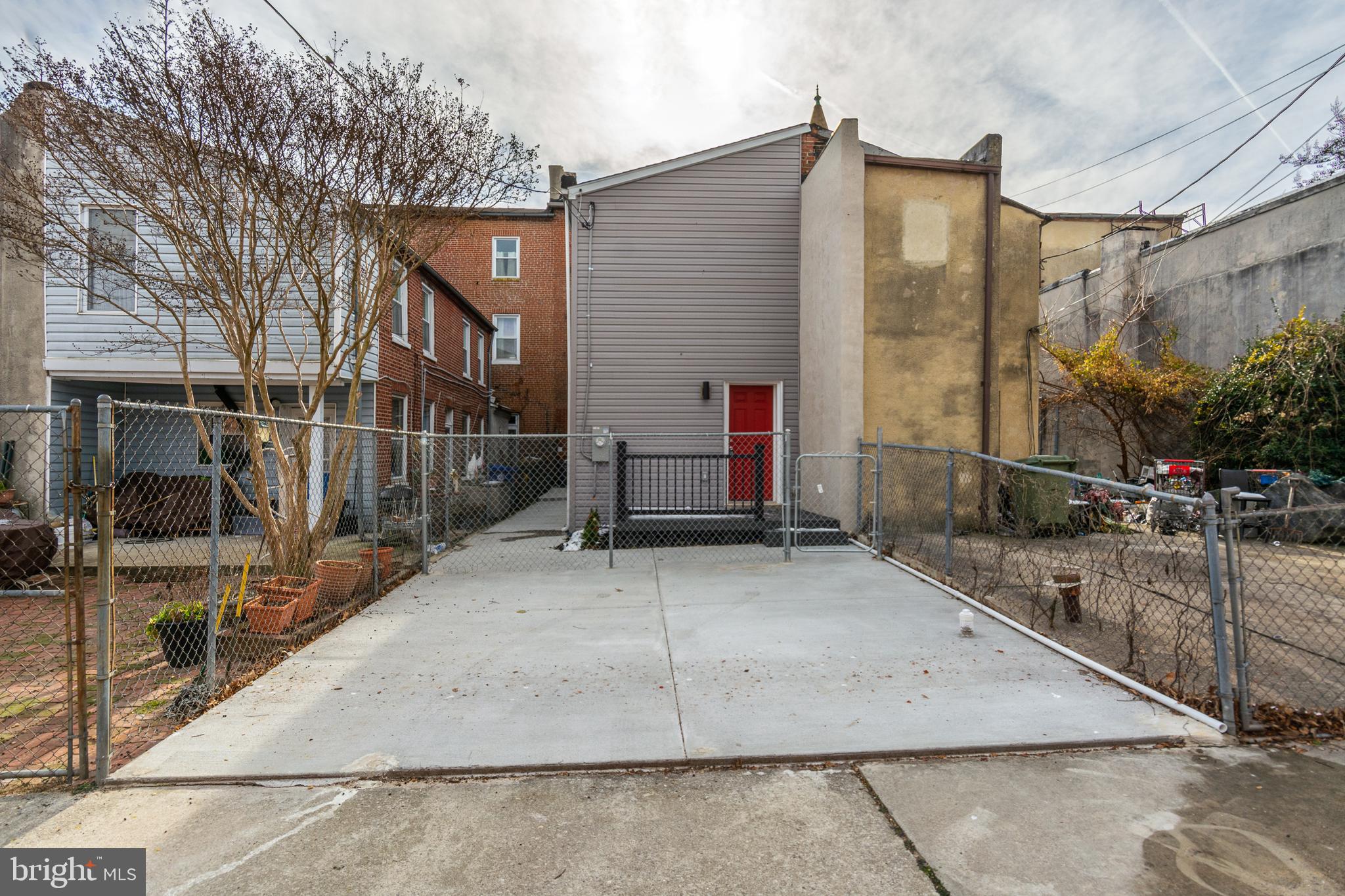 HOLLINS MARKET - Residential