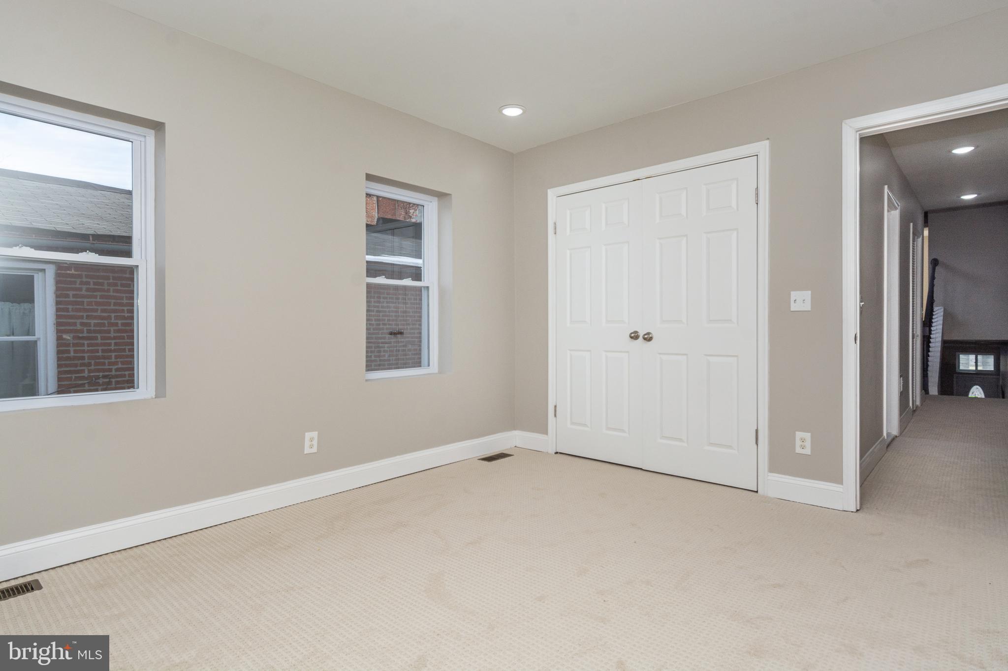 HOLLINS MARKET - Residential