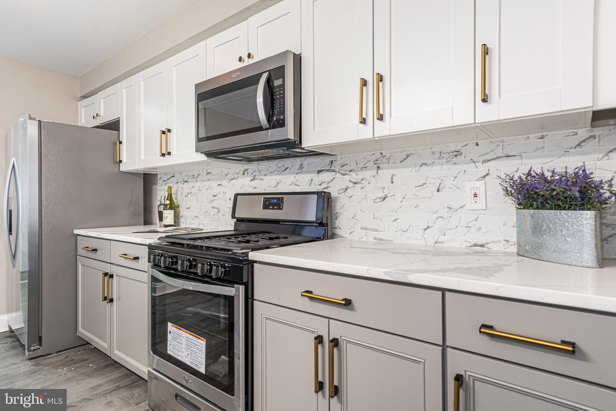 HOLLINS MARKET - Residential