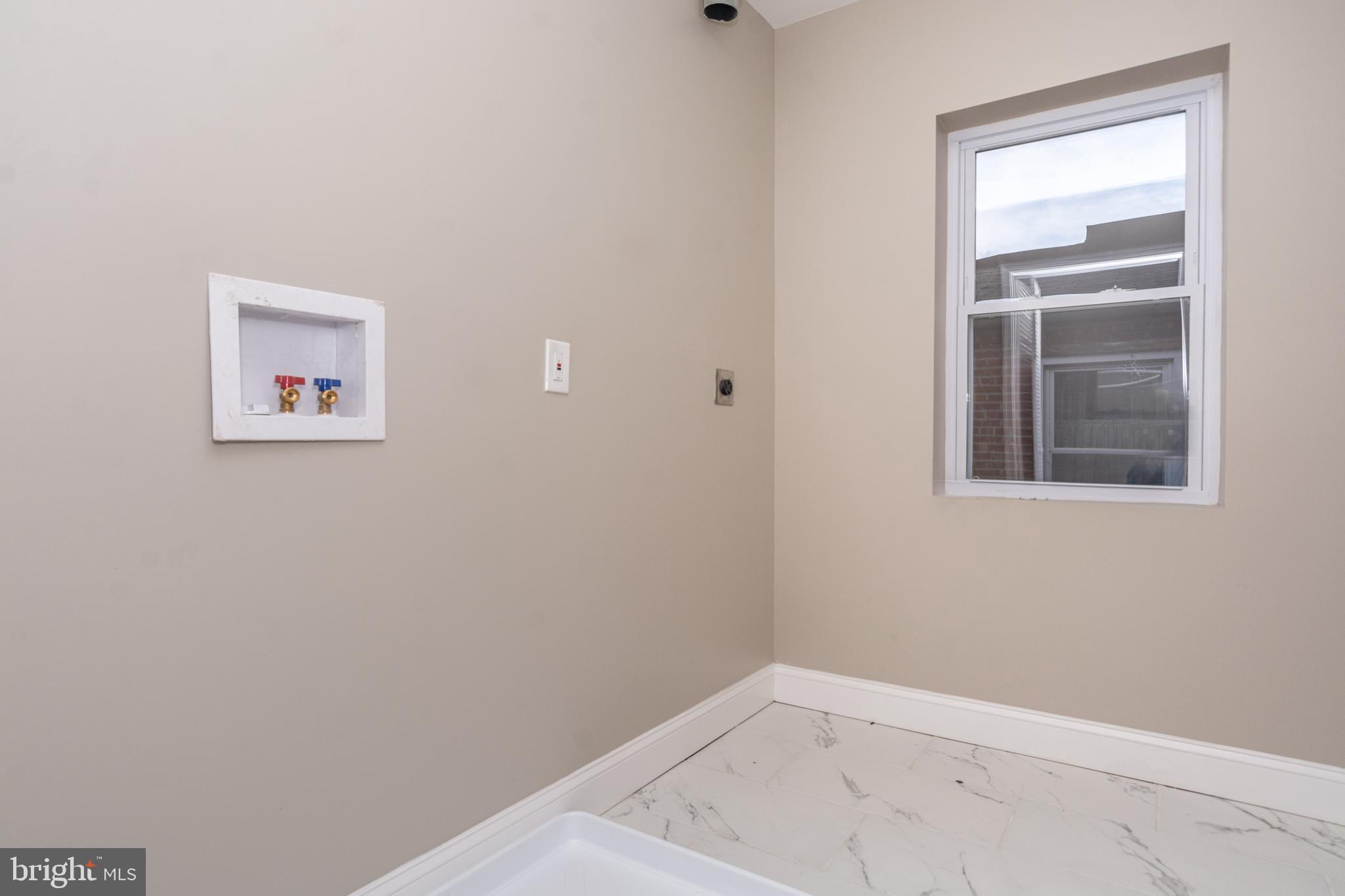 HOLLINS MARKET - Residential