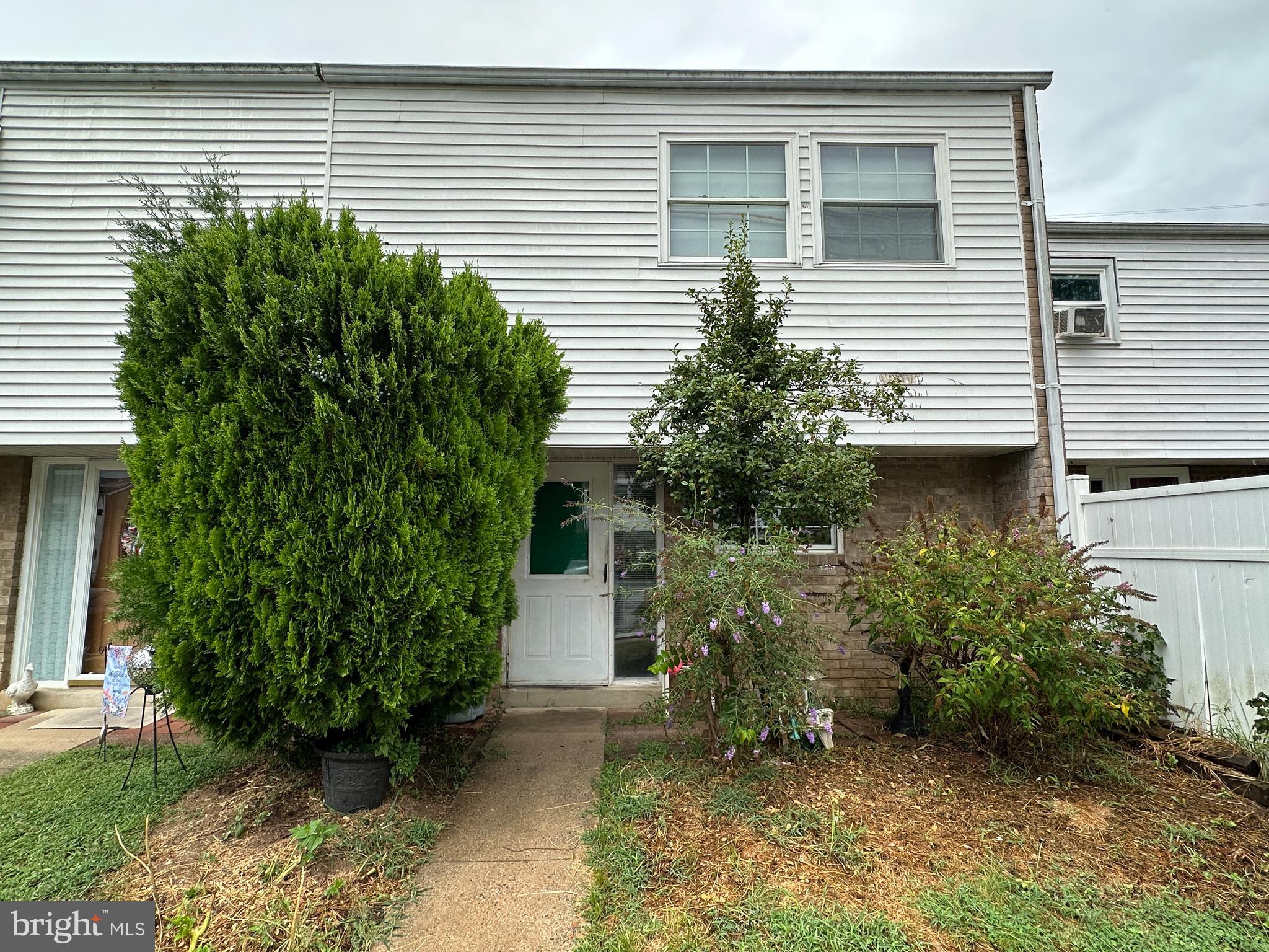 NICE 3-BEDROOM TOWNHOME IN HAGERSTOWN, MD! This townhome features 3-bedrooms, 1-bathroom, living room, a dining area, and a kitchen that is ready for your personal touch! Additional storage rooms in the back provide plenty of space for your needs. Conveniently located just minutes from shopping, dining, and more! Don’t miss your chance to own this nice townhome! This property will be offered at online-only auction on Thursday, September 18, 2025, at 4:00 PM. The List price in no way represents a minimum, starting, or acceptable bid.