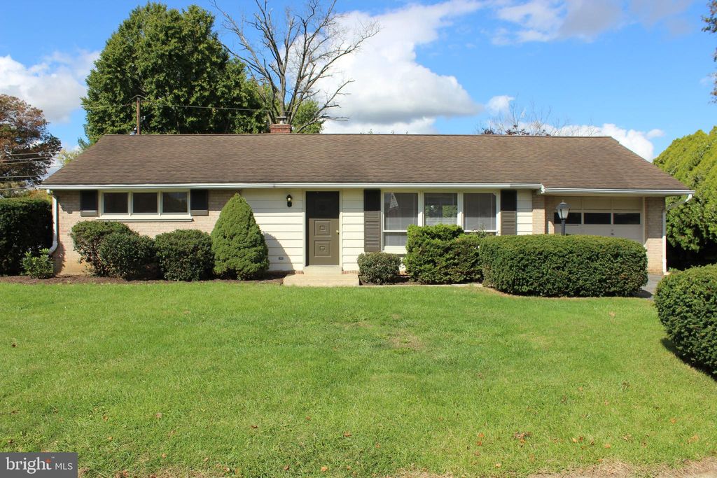 Photo of 2713 Kimberly Road, Lancaster, PA 17603 (MLS # PALA2042496)