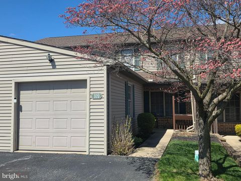 Photo of 109 Oak Crossing #109, DALLASTOWN, PA 17313 (MLS # PAYK2101224)