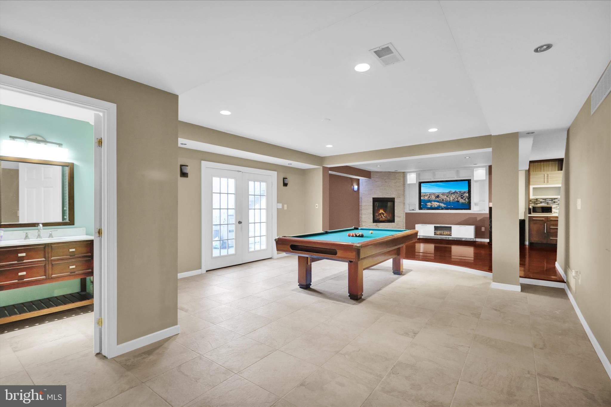 COUNTRY CLUB RUN - Residential