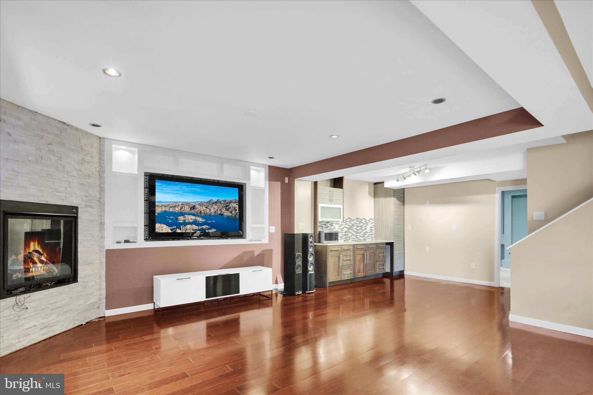 COUNTRY CLUB RUN - Residential