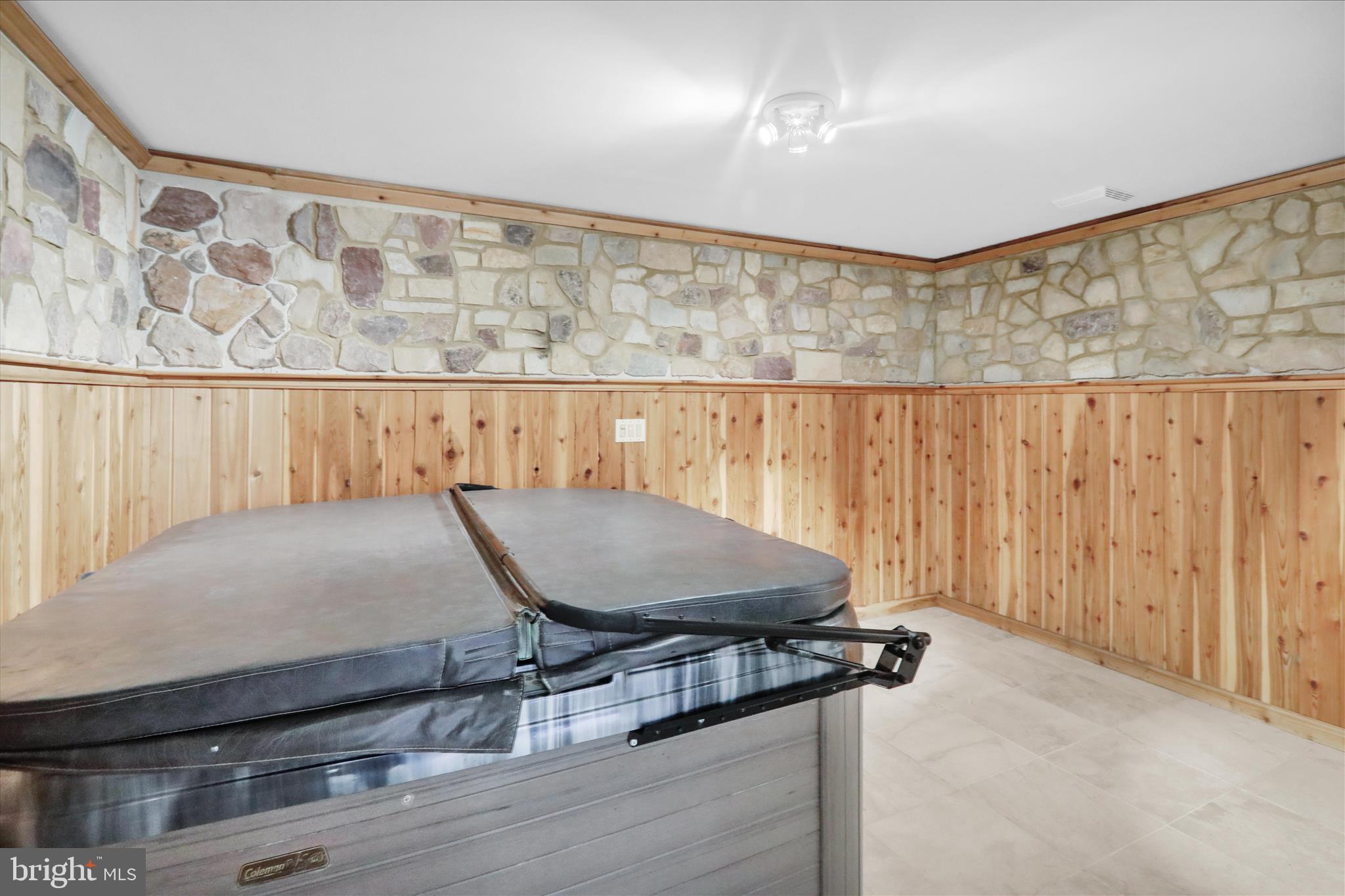 COUNTRY CLUB RUN - Residential