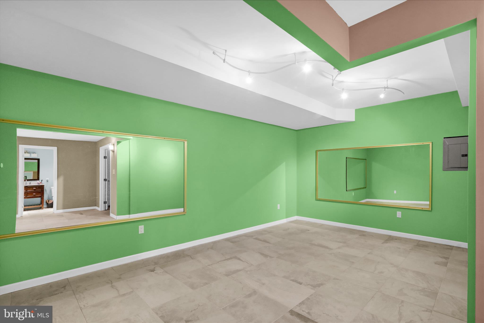 COUNTRY CLUB RUN - Residential