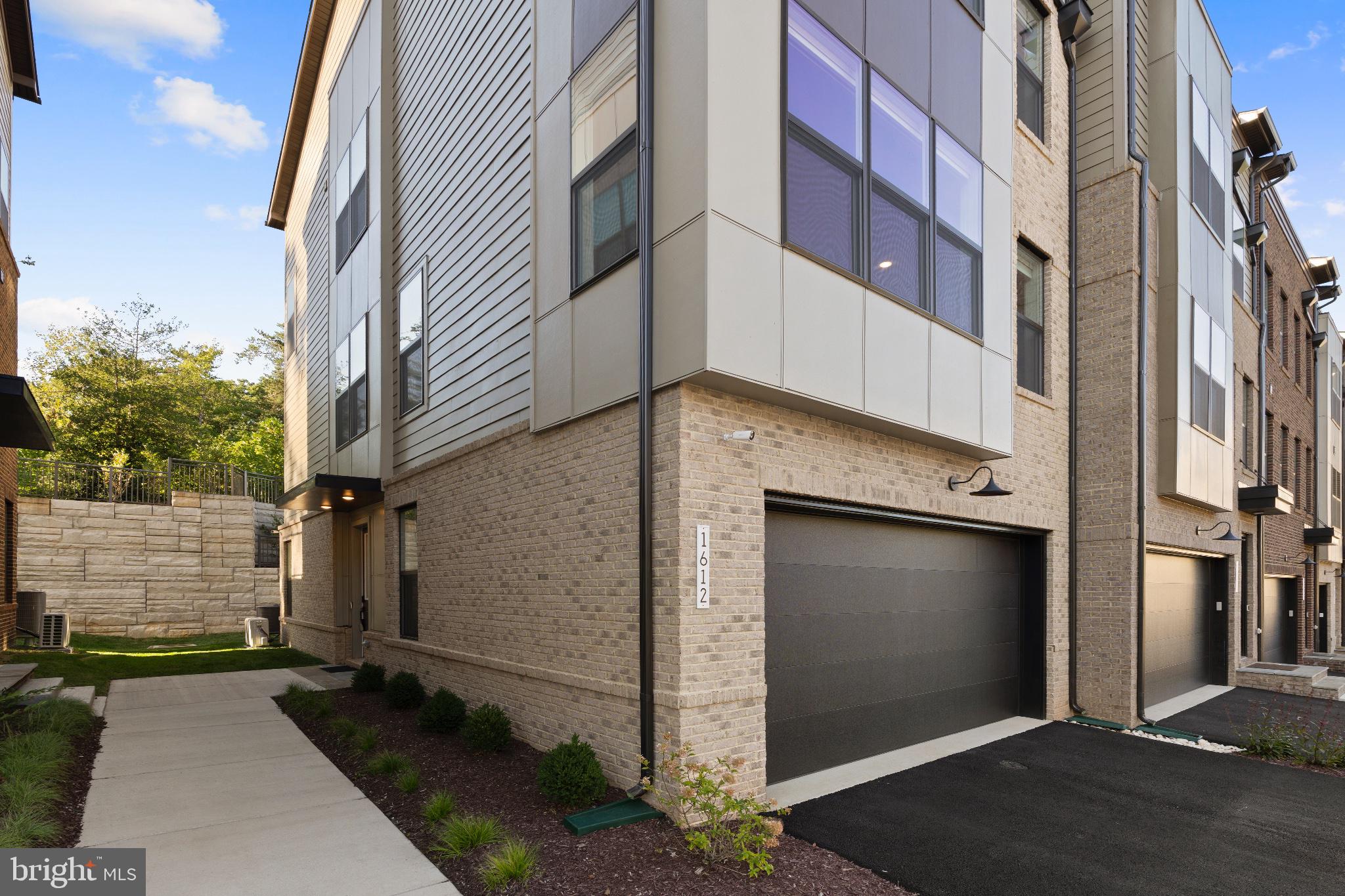 1612 FELLOWSHIP SQUARE