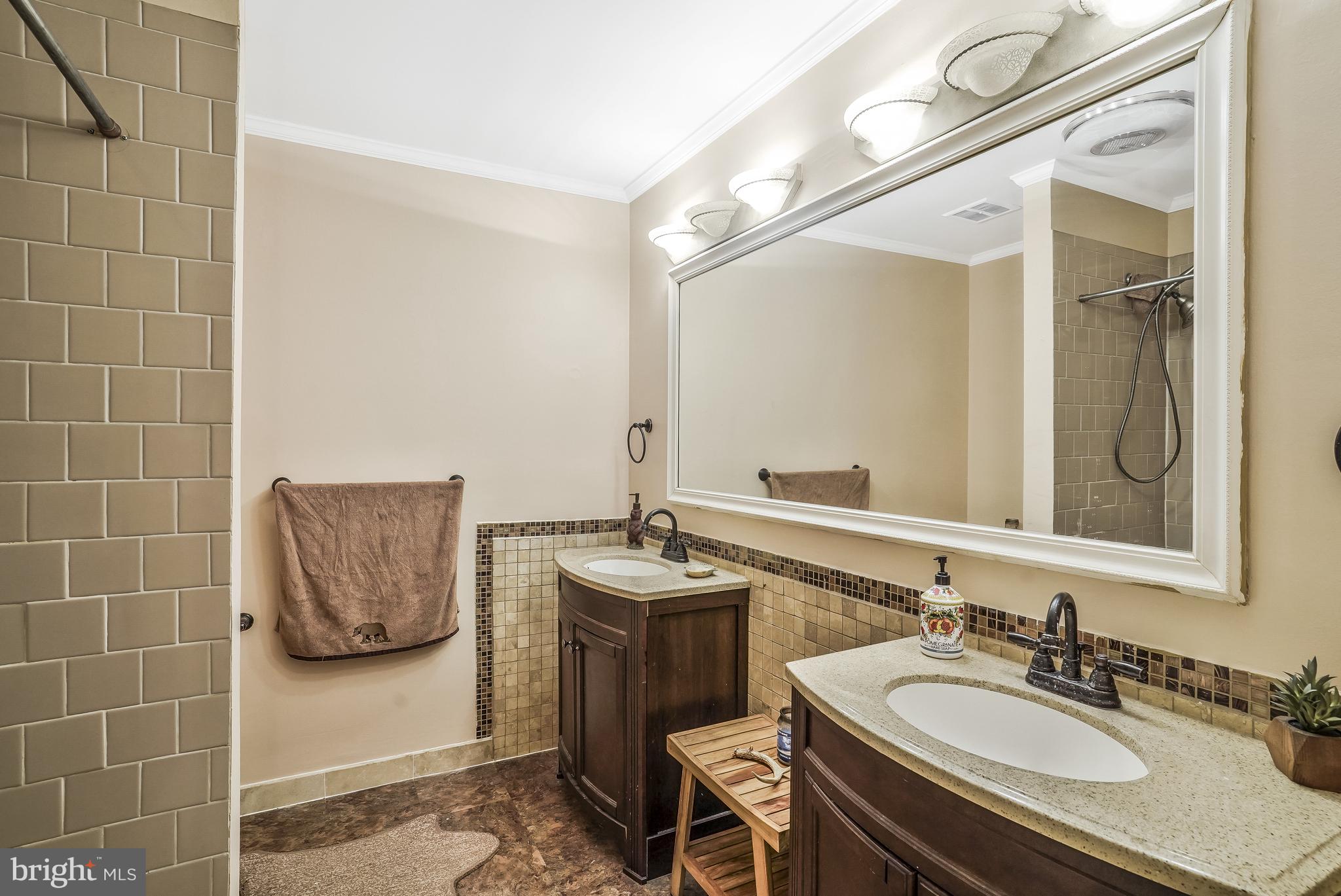 LAKE OCCOQUAN SHORES - Residential