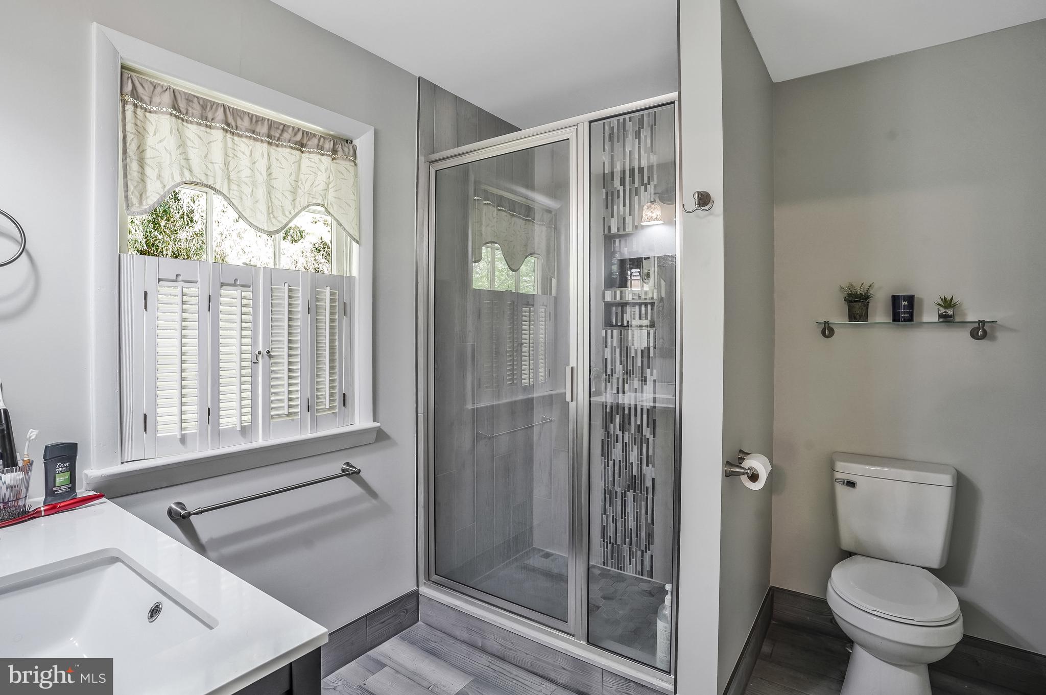 LAKE OCCOQUAN SHORES - Residential