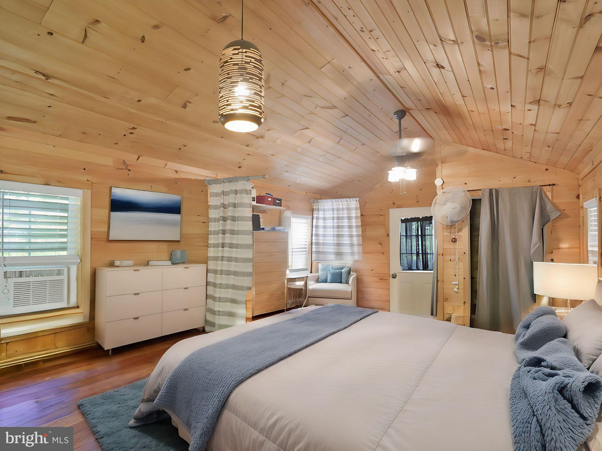 LAKE OCCOQUAN SHORES - Residential