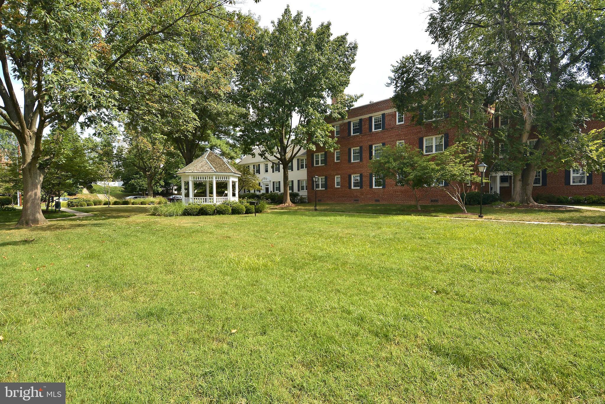 COMMONS OF ARLINGTON - Residential