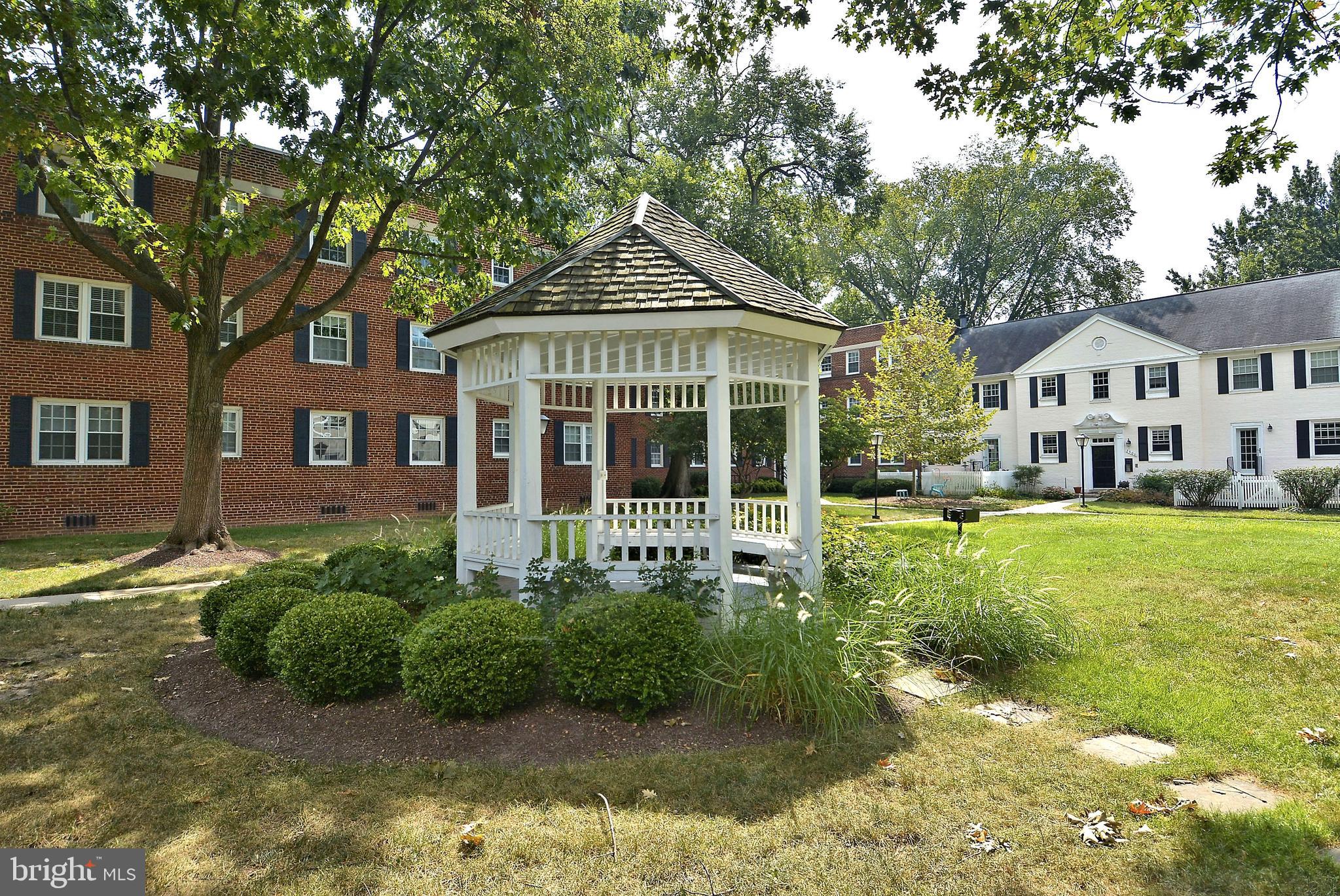 COMMONS OF ARLINGTON - Residential