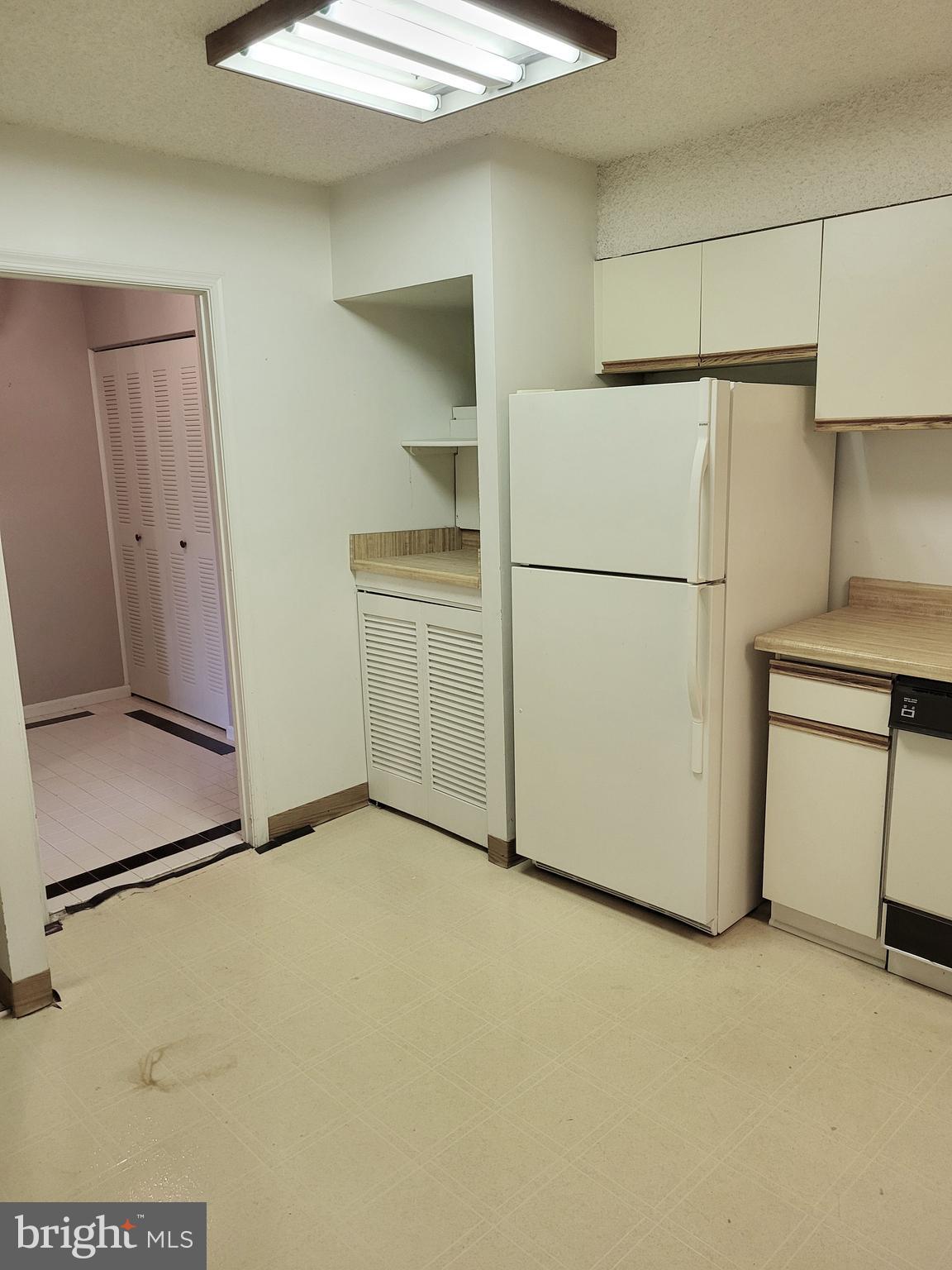 LAKESIDE PLAZA - Residential