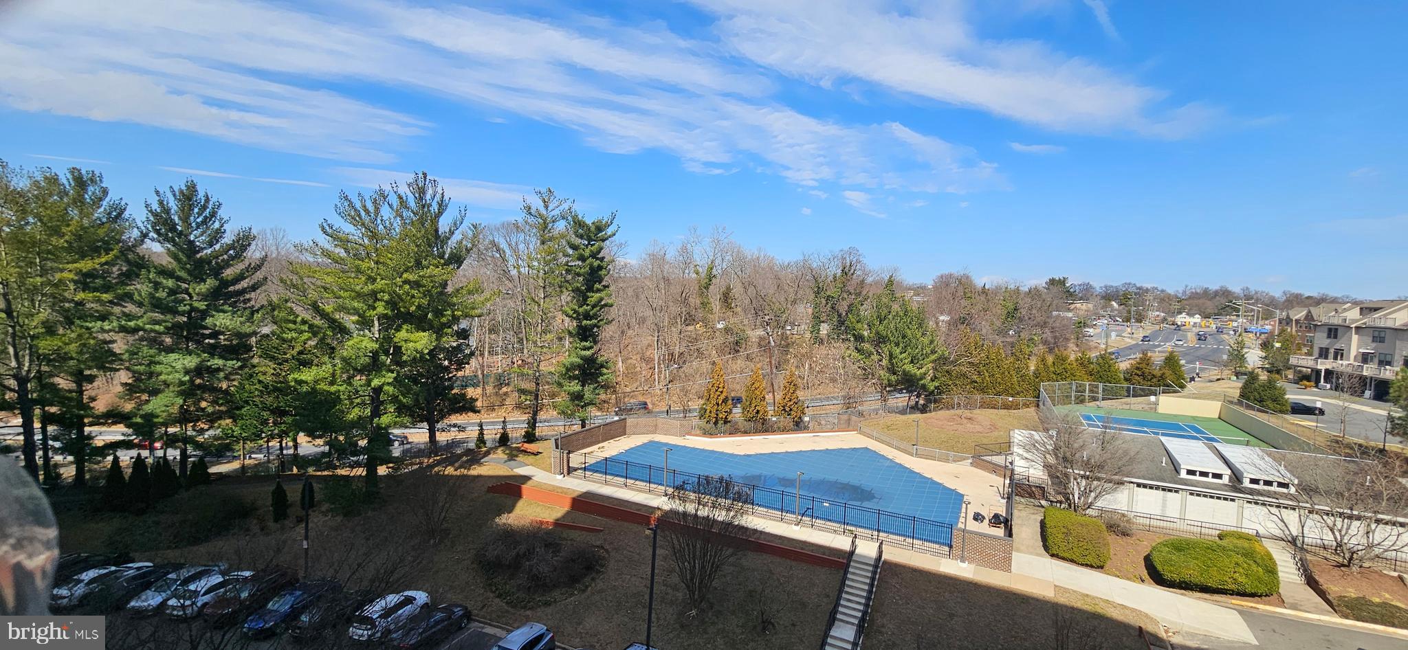 LAKESIDE PLAZA - Residential