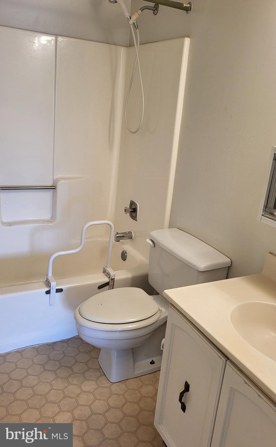 LAKESIDE PLAZA - Residential