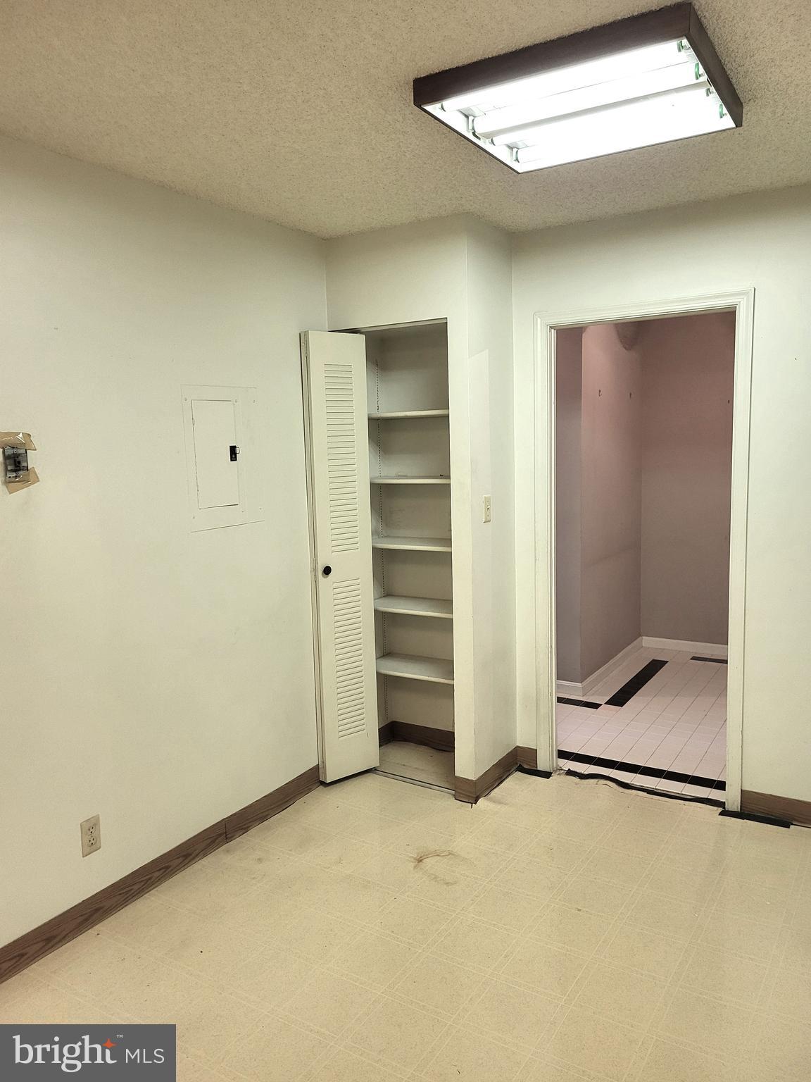 LAKESIDE PLAZA - Residential