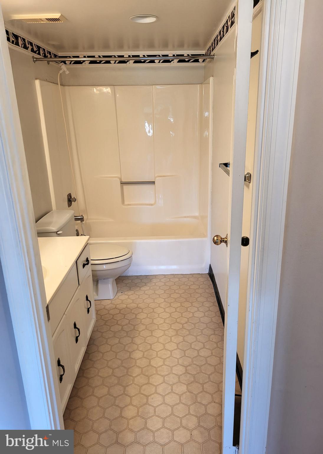 LAKESIDE PLAZA - Residential