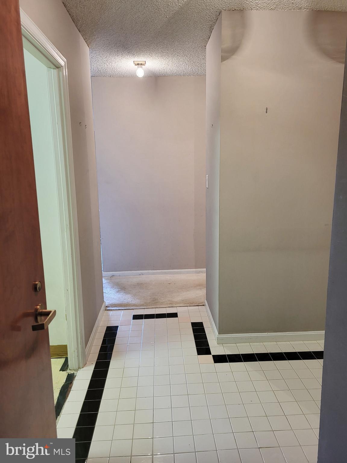 LAKESIDE PLAZA - Residential