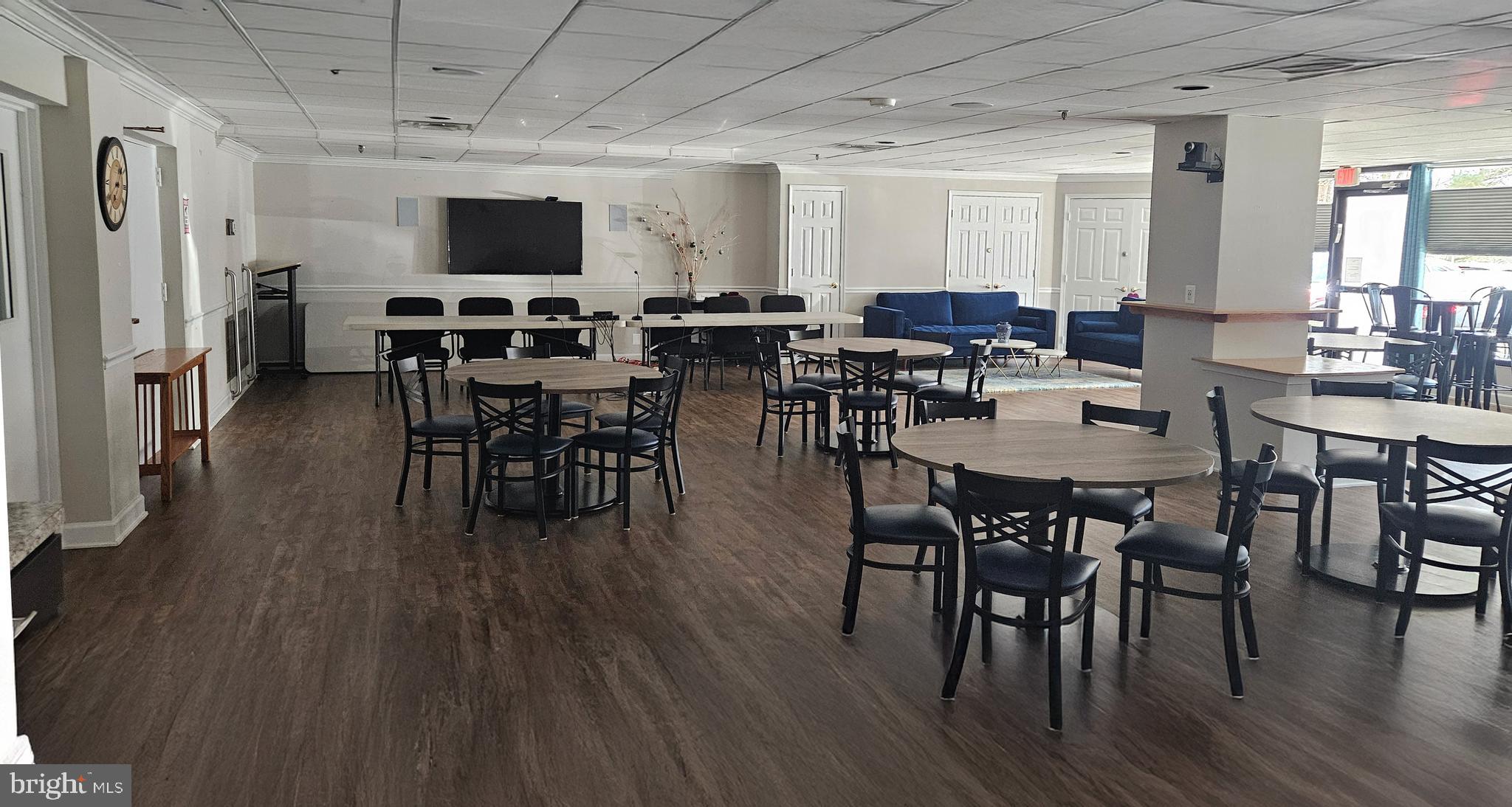 LAKESIDE PLAZA - Residential