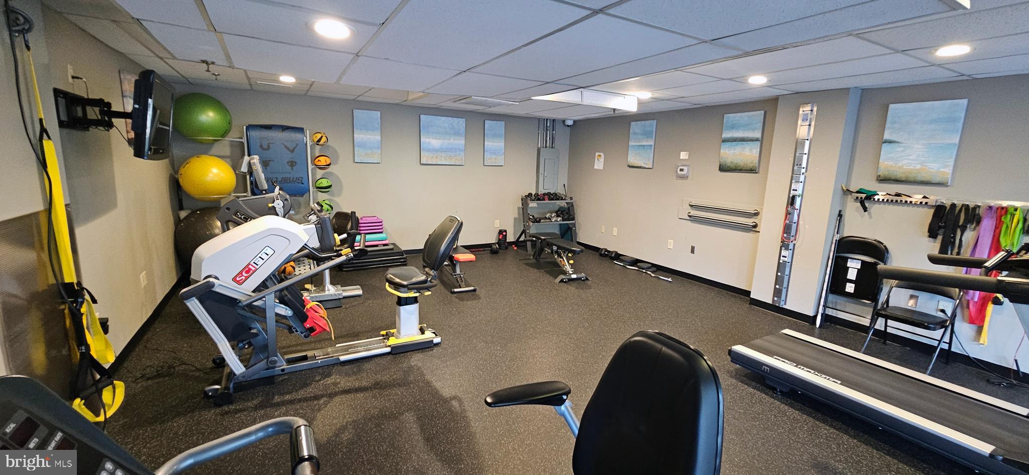 LAKESIDE PLAZA - Residential