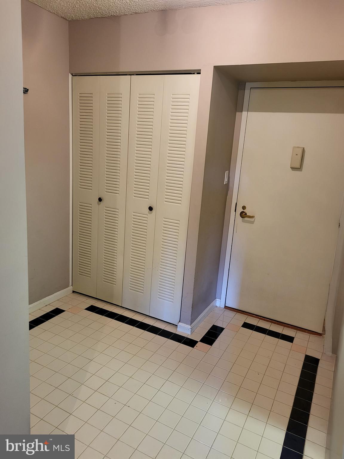 LAKESIDE PLAZA - Residential