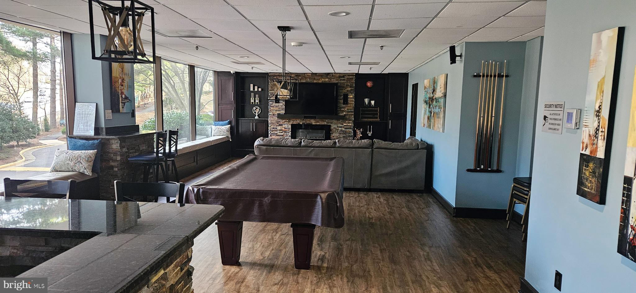 LAKESIDE PLAZA - Residential