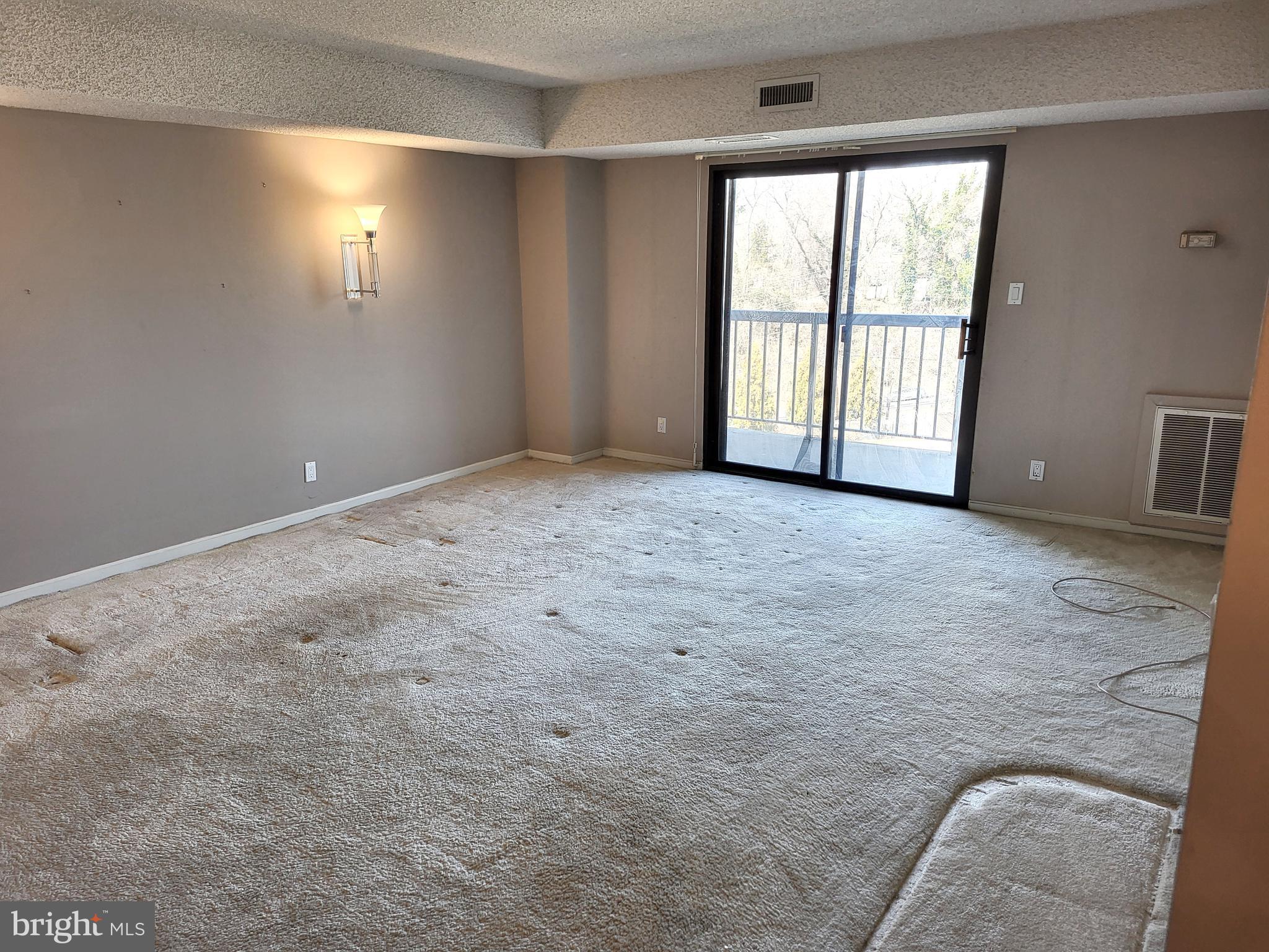 LAKESIDE PLAZA - Residential