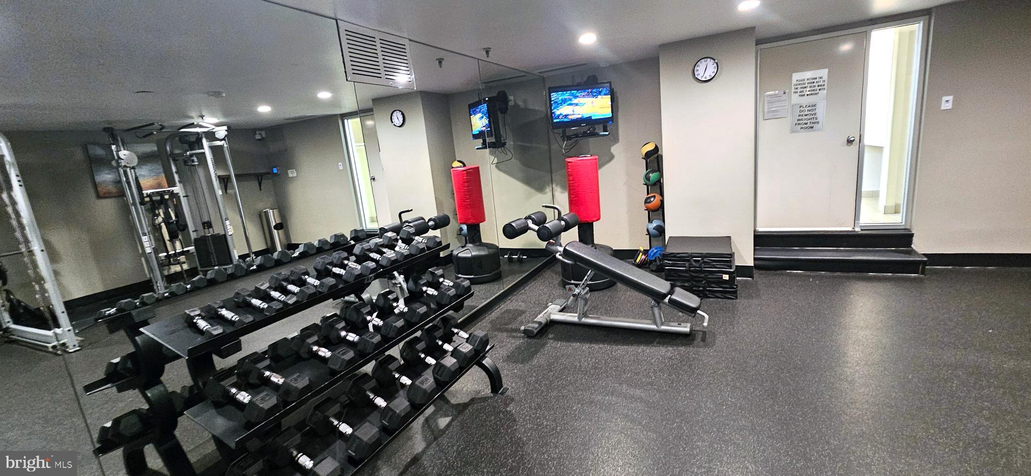 LAKESIDE PLAZA - Residential