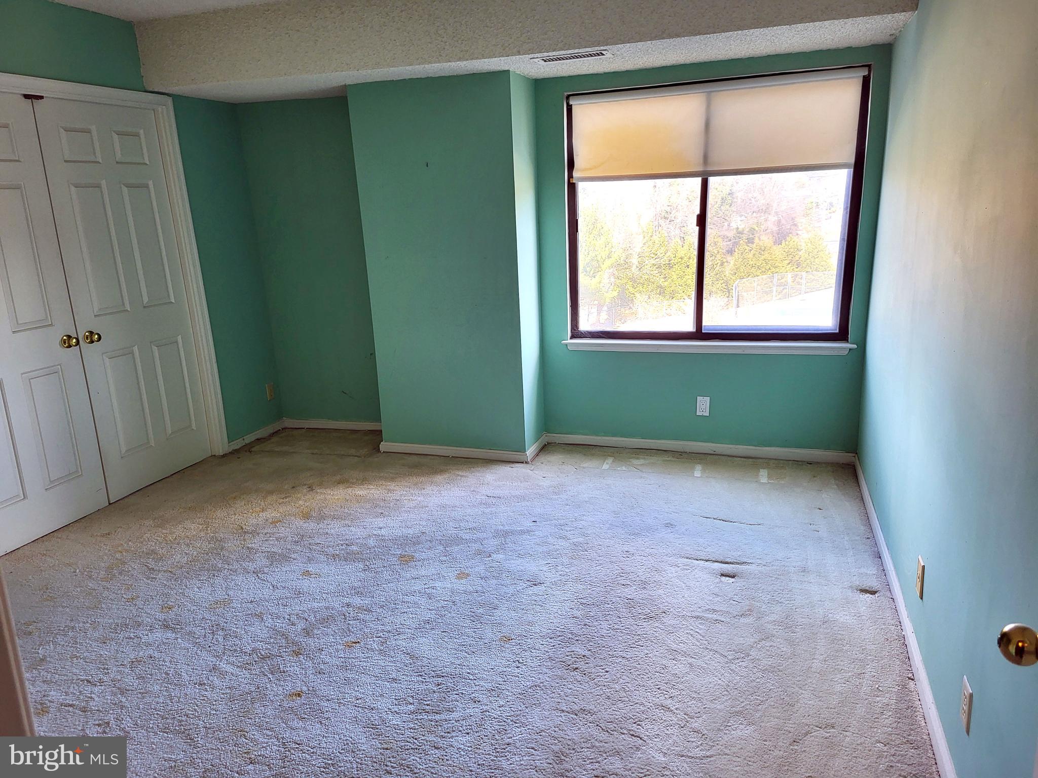 LAKESIDE PLAZA - Residential