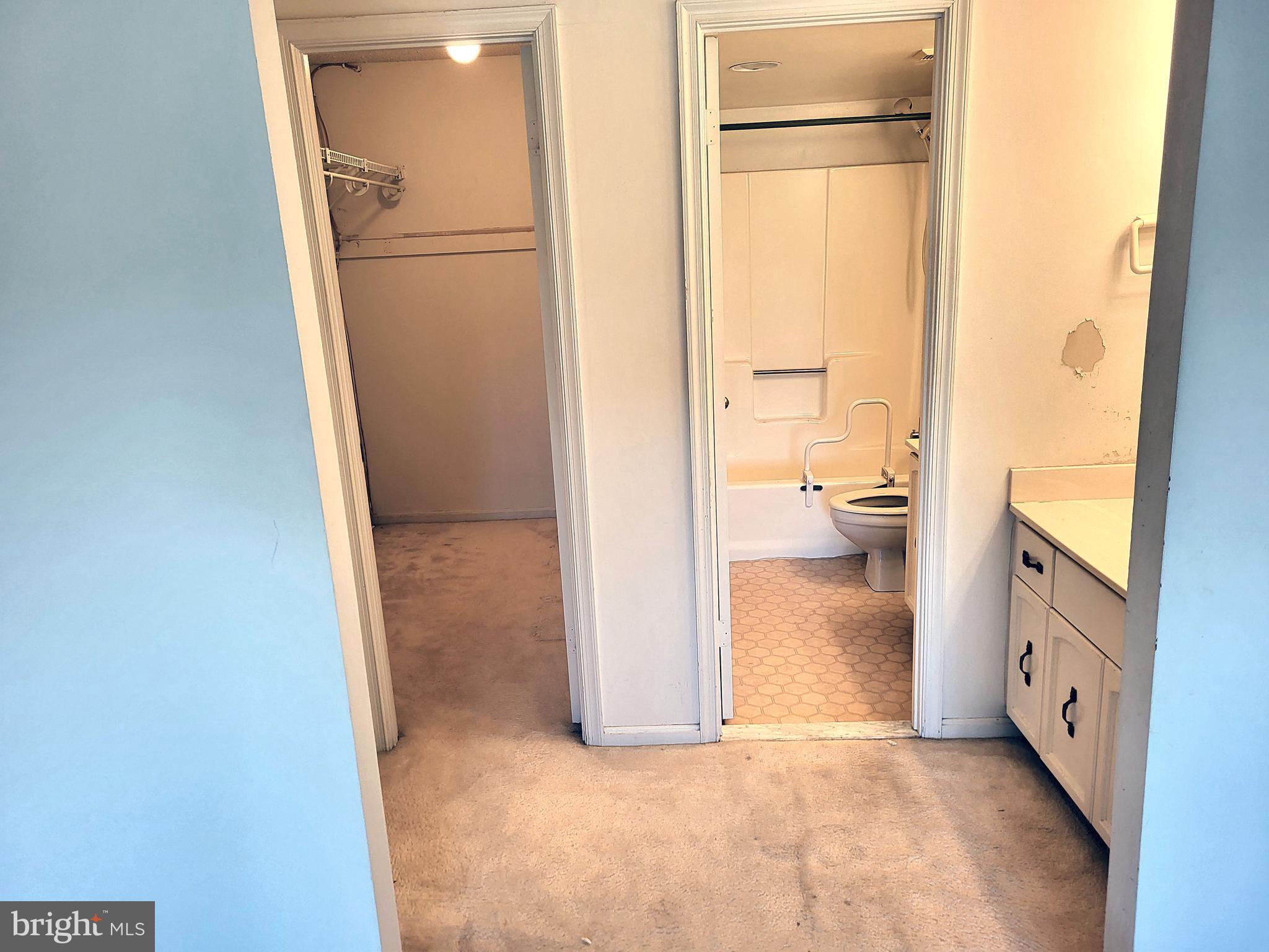 LAKESIDE PLAZA - Residential