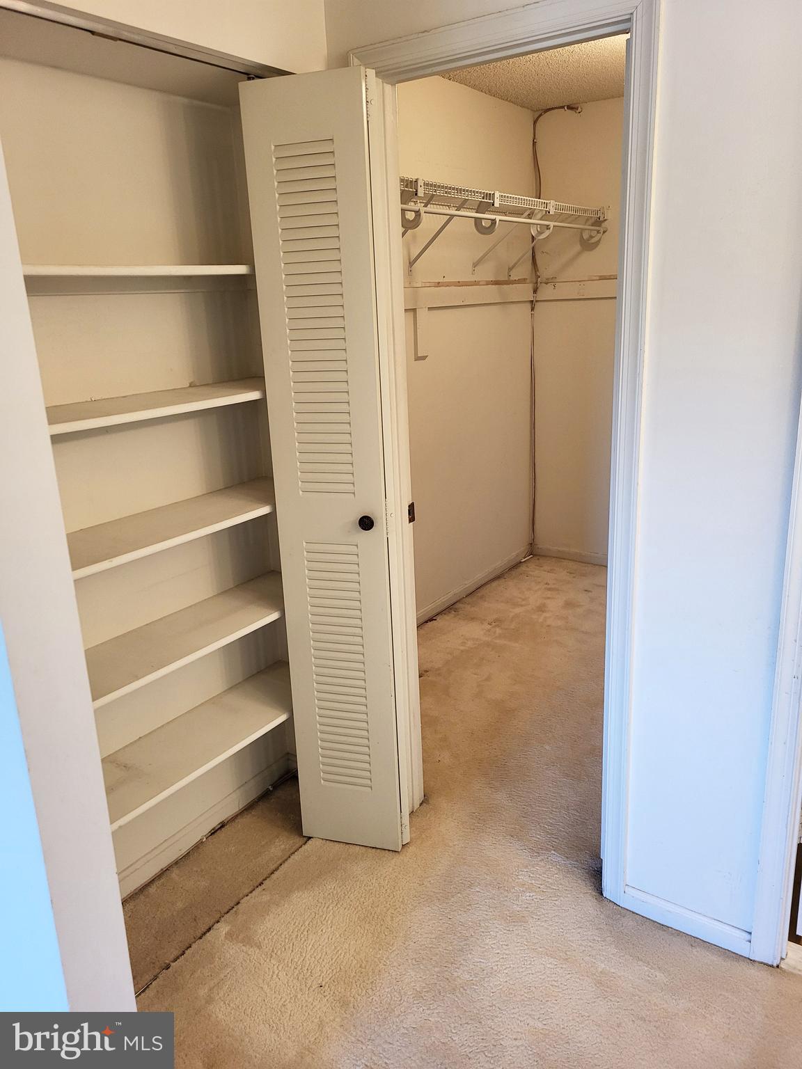 LAKESIDE PLAZA - Residential