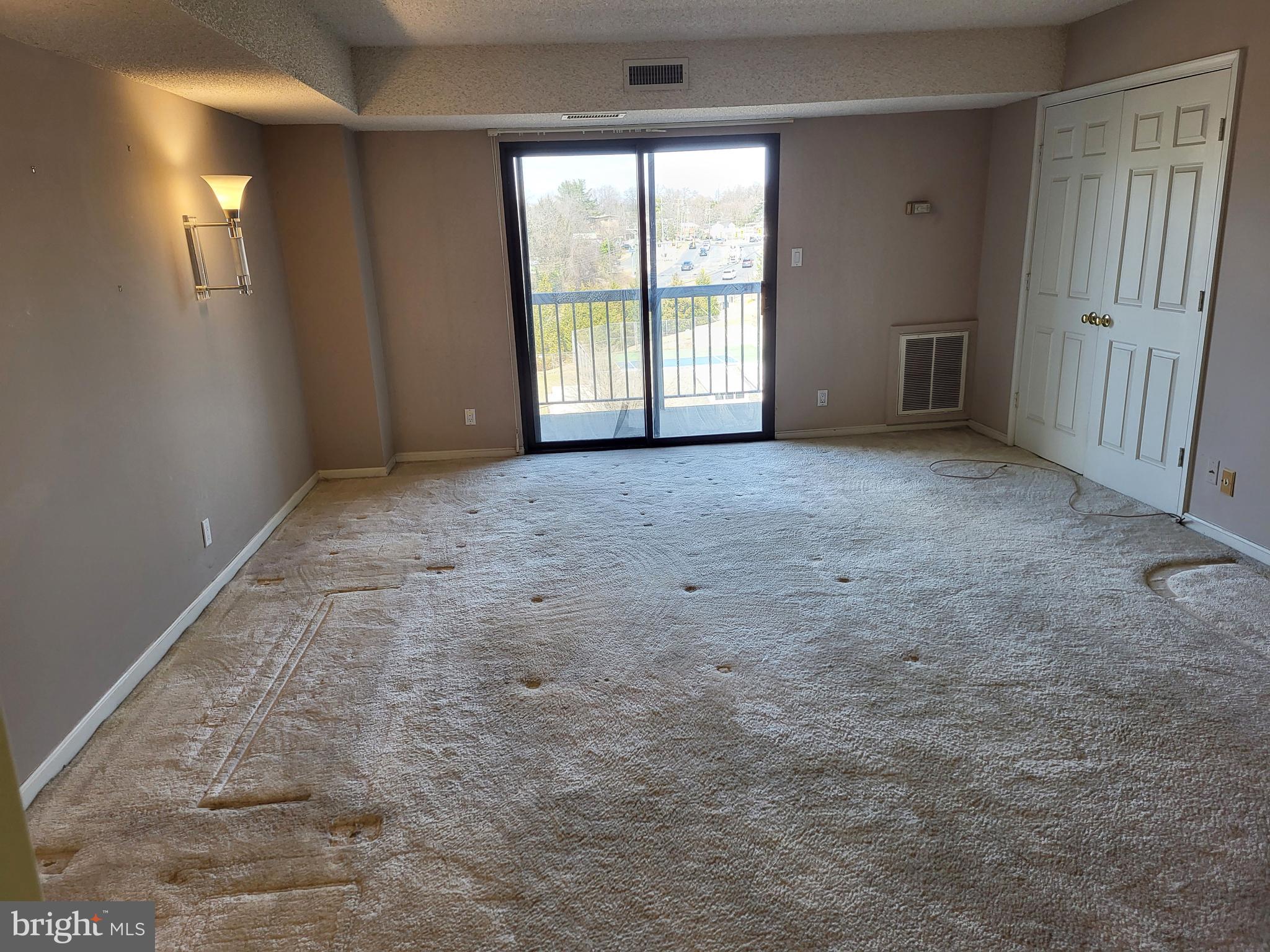 LAKESIDE PLAZA - Residential