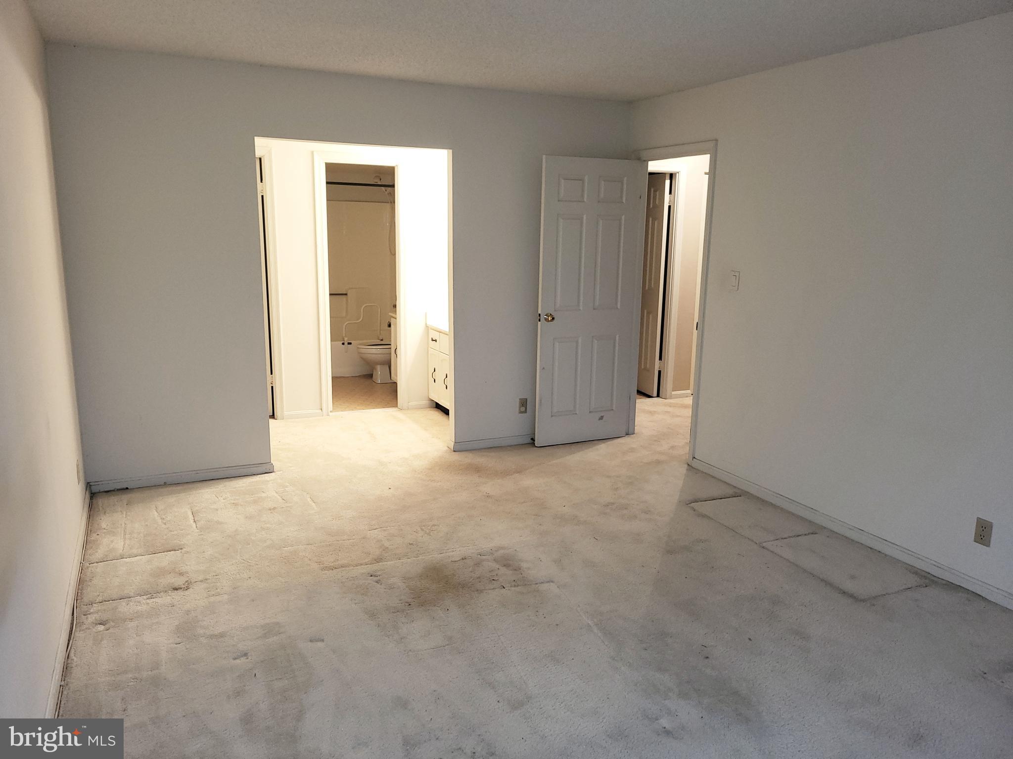 LAKESIDE PLAZA - Residential