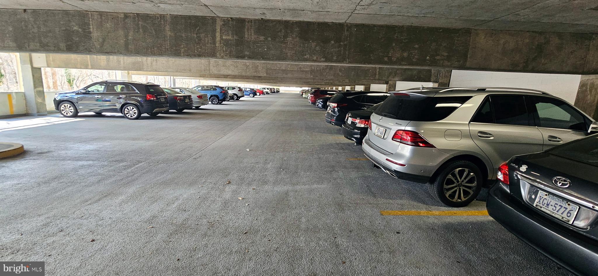 LAKESIDE PLAZA - Residential