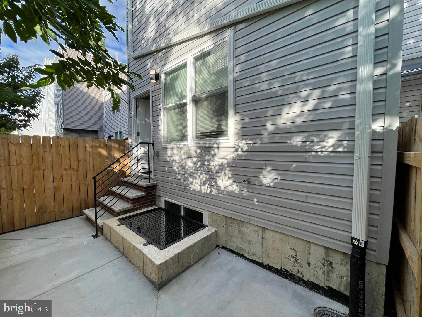 TEMPLE UNIVERSITY - Residential Lease