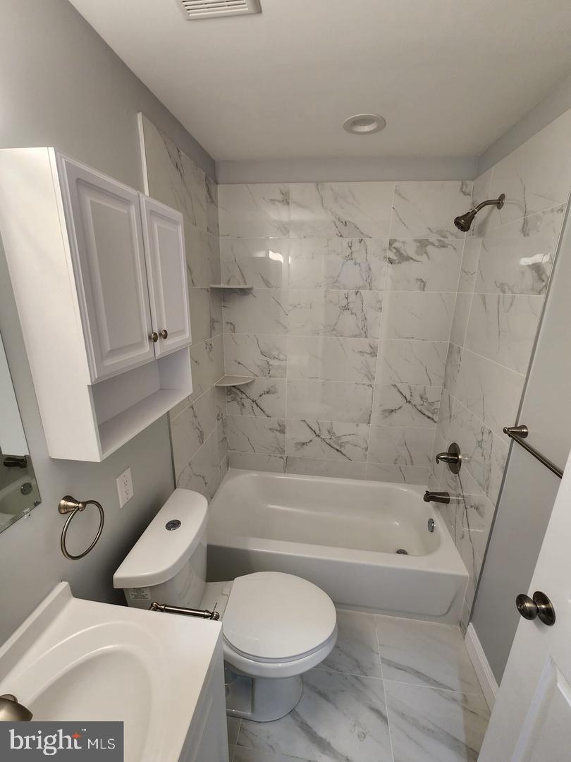 TEMPLE UNIVERSITY - Residential Lease