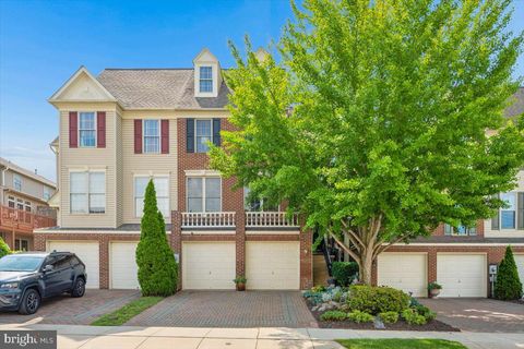Townhouse For Sale - 2231 Bear Den Road<br/> FREDERICK, MD 21701