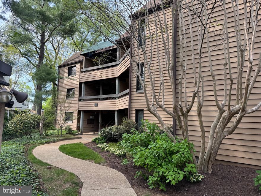 Application in. Beautiful second floor condo up for lease. Home is fully renovated throughout with scenic waterfront views. Beautiful huge dining island with quartz, stainless appliances, and two fully renovated bathrooms. Open concept living with large family room out to the deck. Two generous bedrooms and one is a primary suite. Plenty of closet space throughout. Please apply at Long & Foster website. Condo is furnished but can be leased unfurnished if tenant prefers. Marina is an extra charge and can be rented.  We believe slips are available. There is outdoor swimming pool, and tennis courts with pickle ball. Walk to all your favorite restaurants and shopping. Must have credit score 600+
AMAZING SPOT TO WATCH OUR BLUE ANGELS!