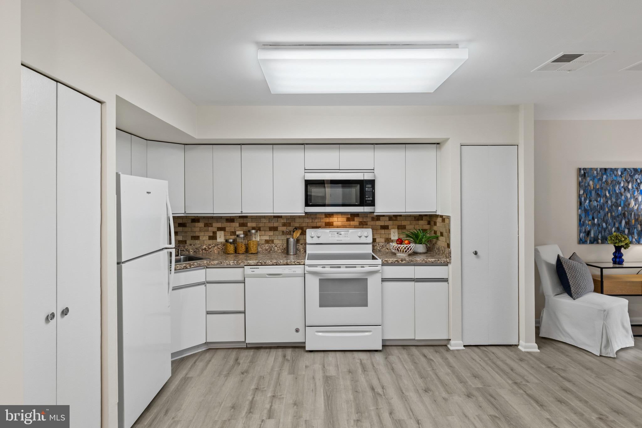 4 CANDLEMAKER COURT 201