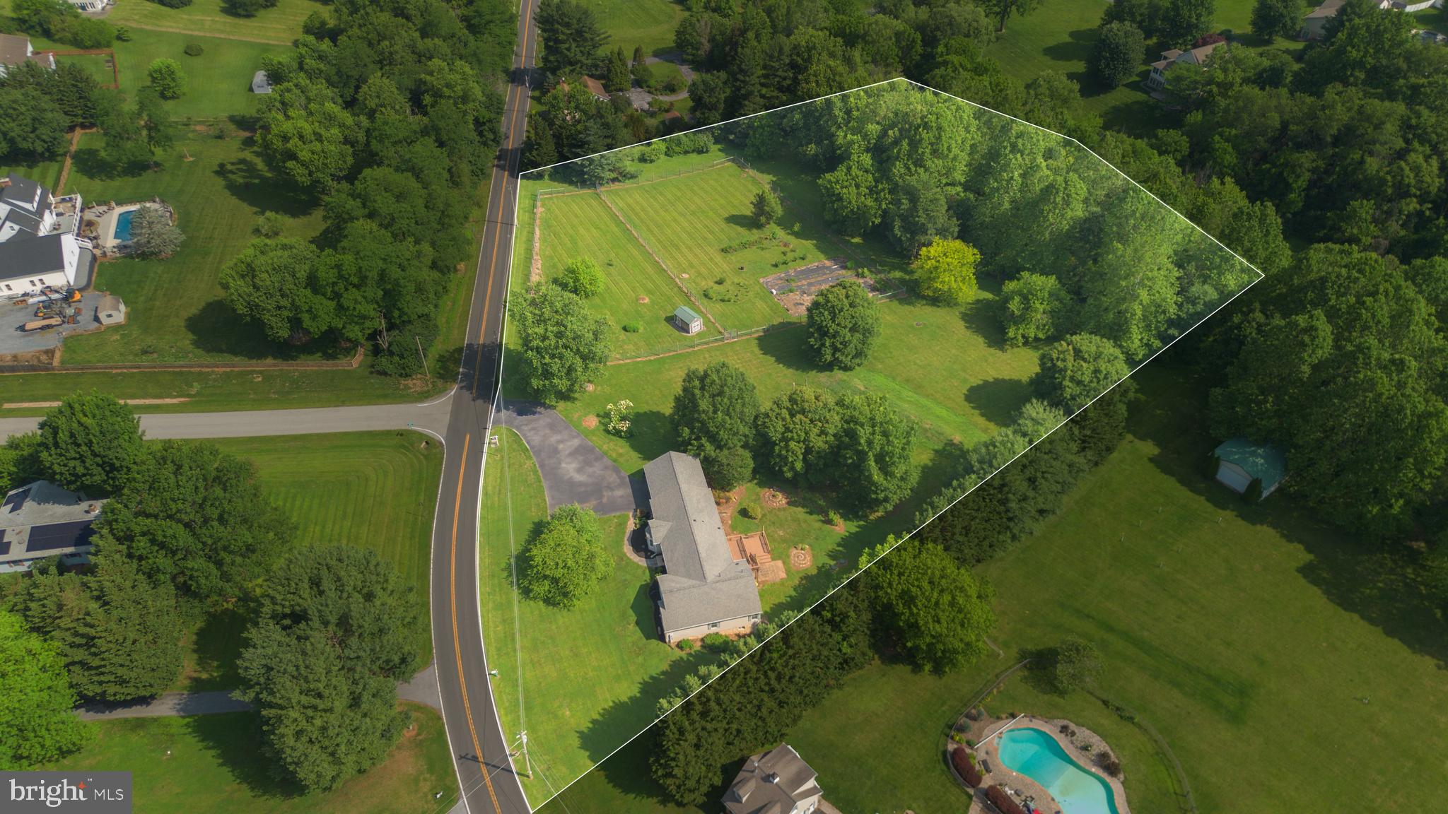 8613 HOLLOW ROAD