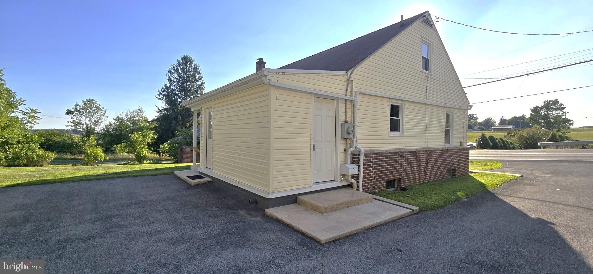 9258 TOMSTOWN ROAD