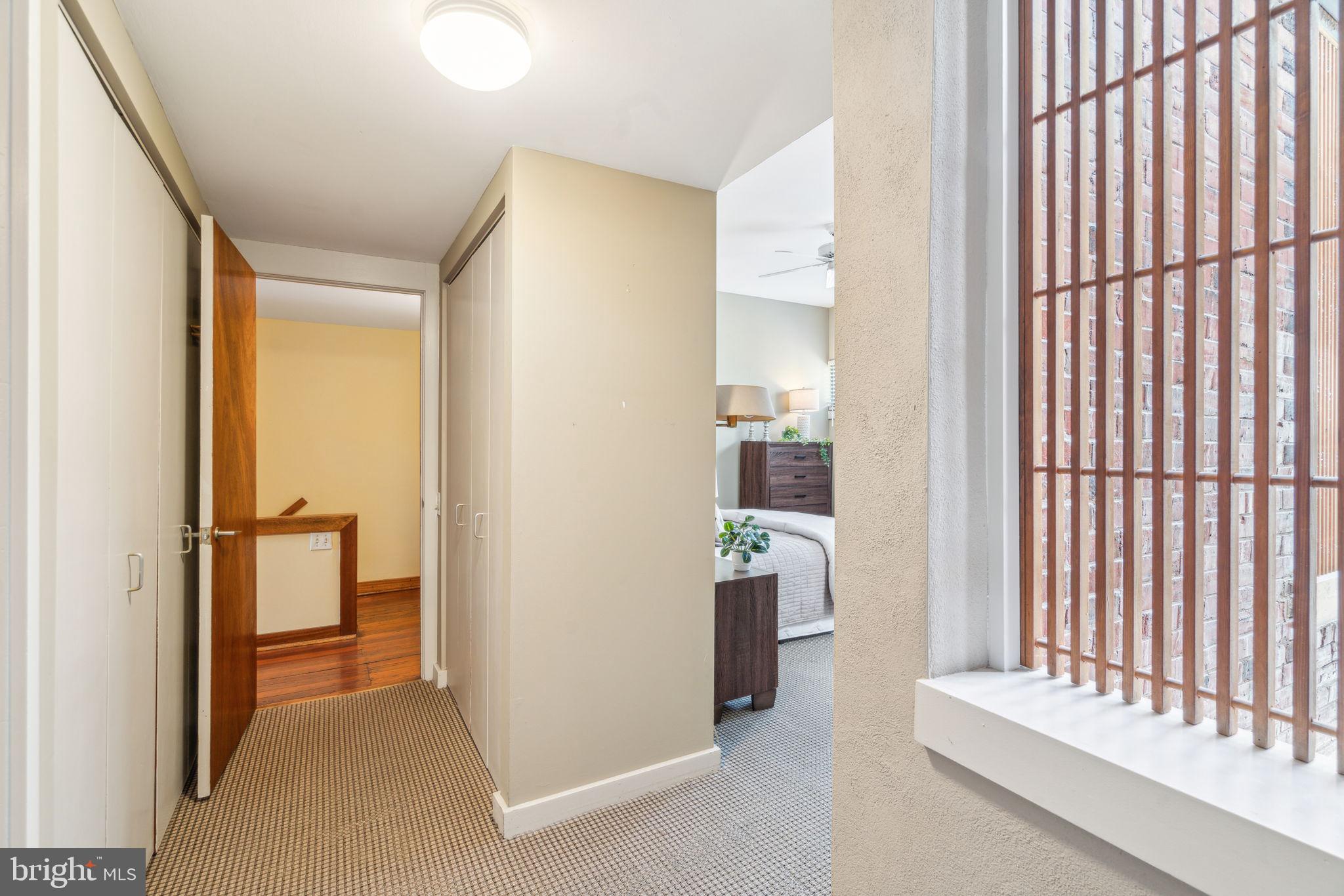 QUEEN VILLAGE - Residential